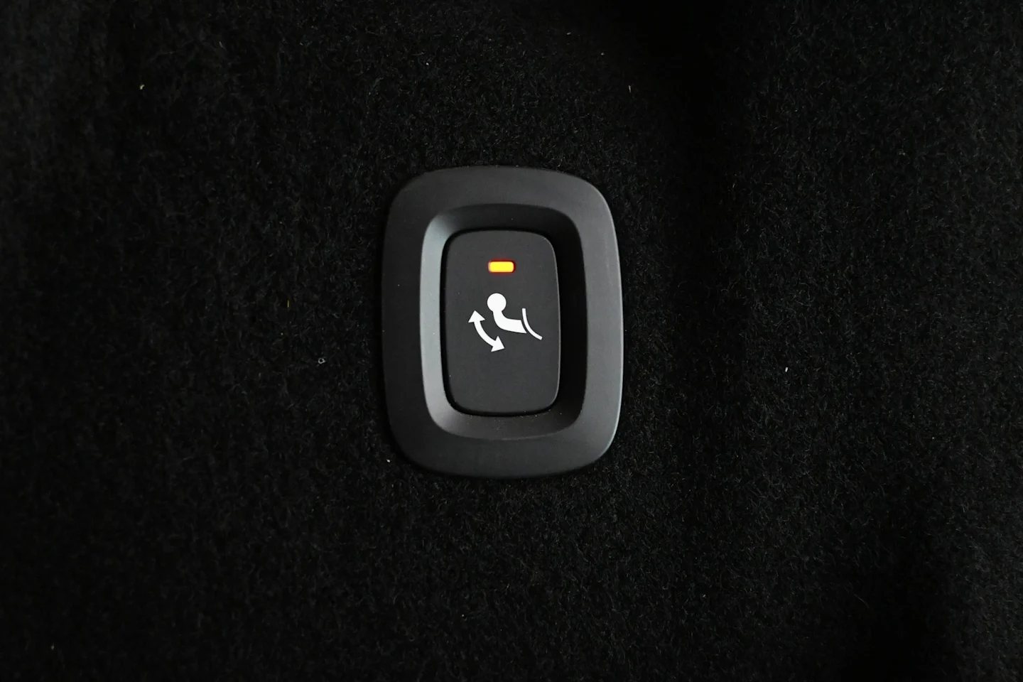 Car Image - m2boAQbSxQxH1pFwrENaH