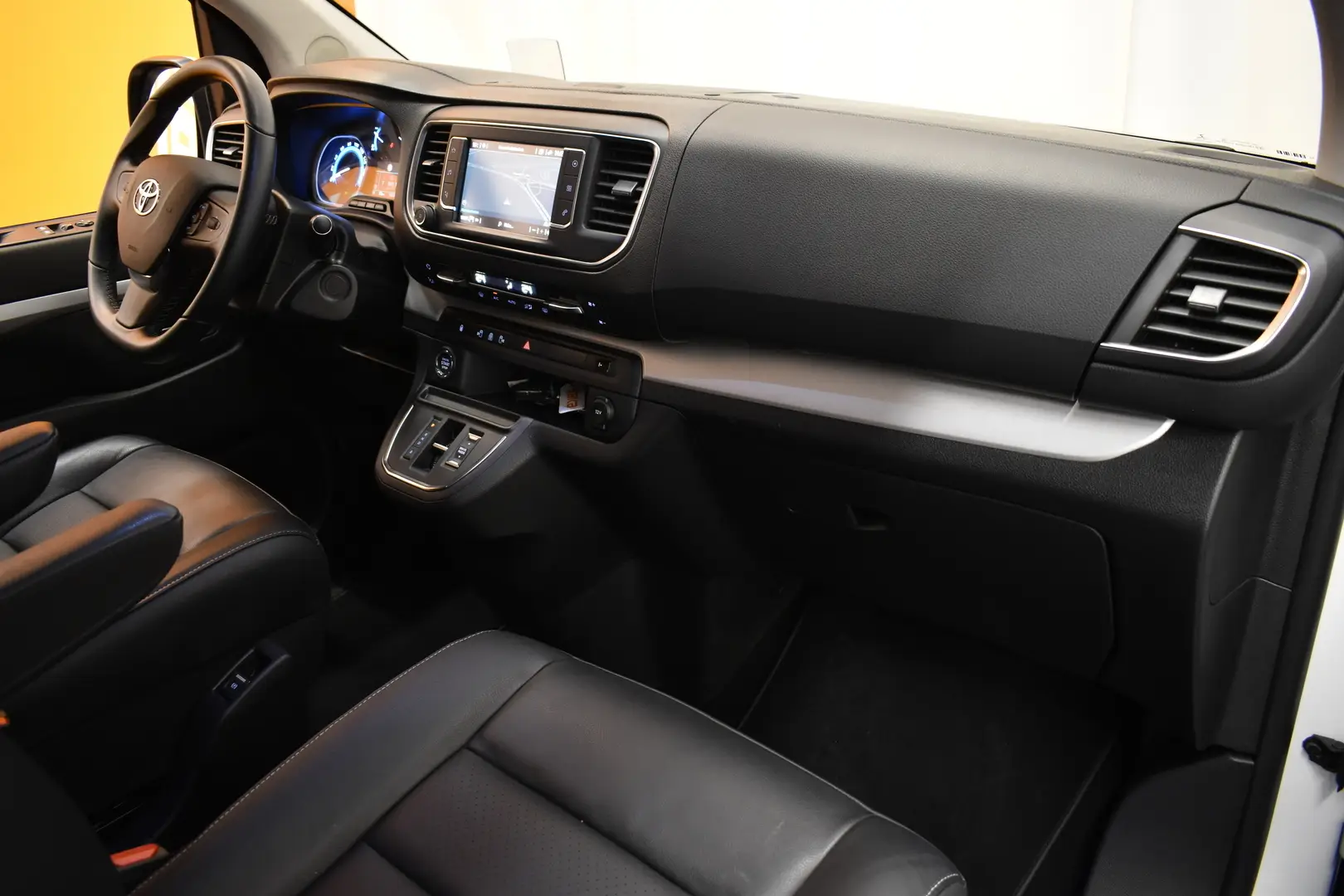 Car Image - 6HnNqyu5J5Dz7bgOiF0ZzJ