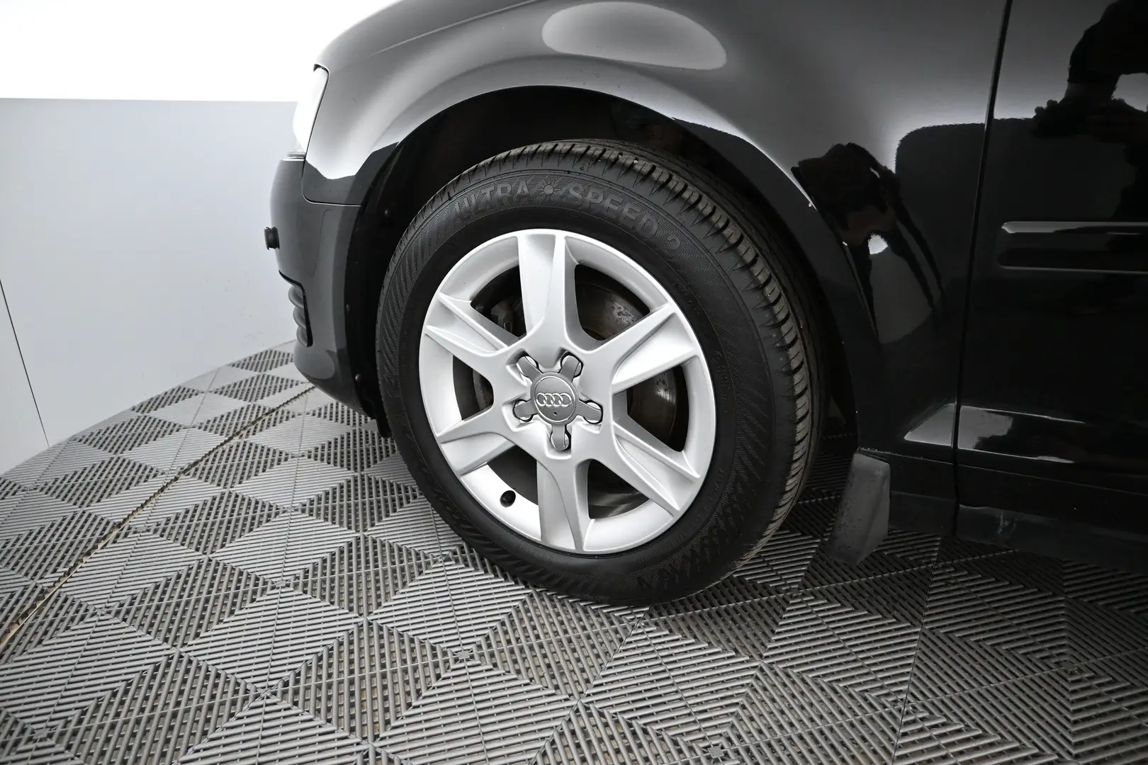 Car Image - 77i0YOQxEd3REugvMcAYaY