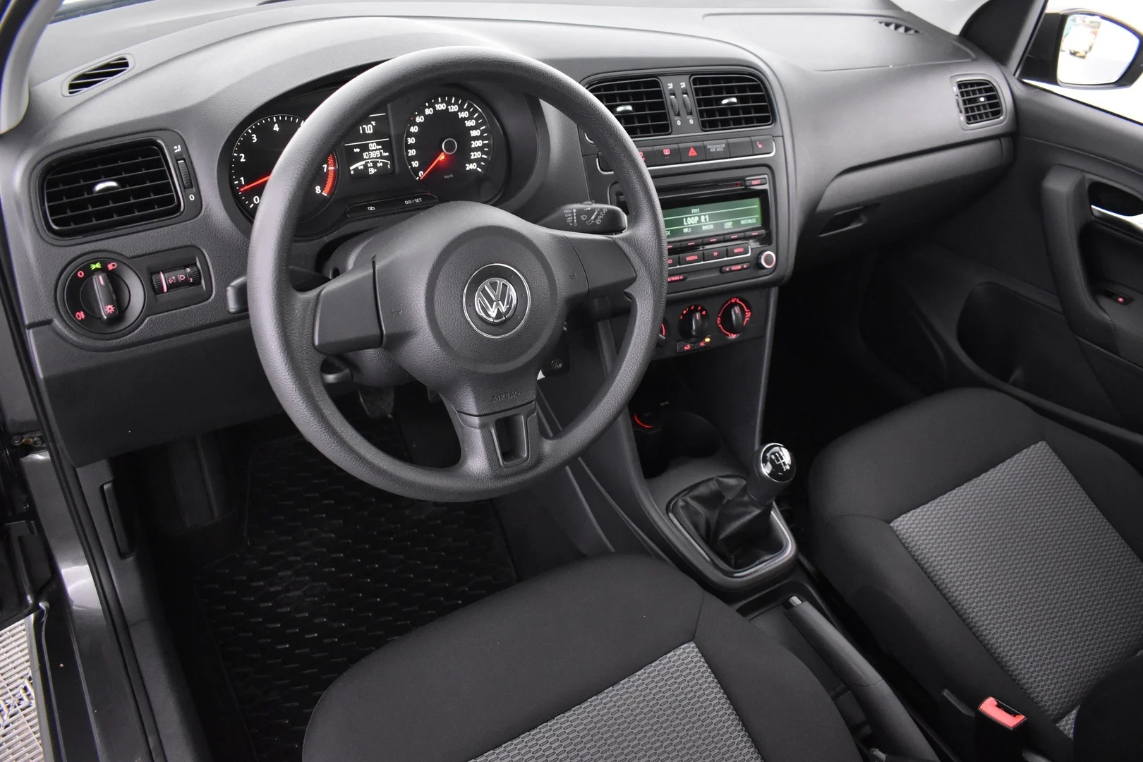 Car Image - 2rKn4bltKem4y3jaBfxYIr