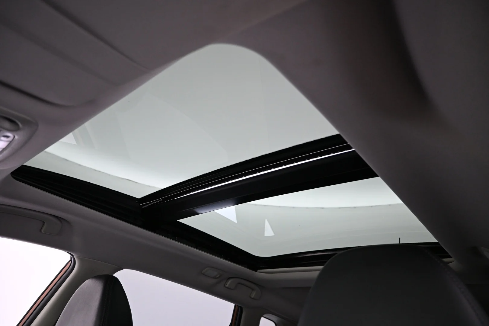 Car Image - 16vit5fUeQIr0U1JrUoOUs