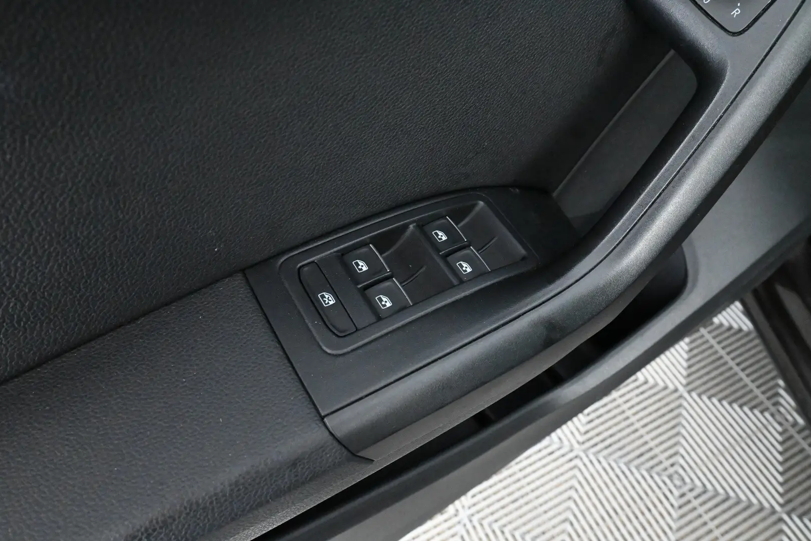 Car Image - 39ngd8bsj3lVx5vwpIq6Gv