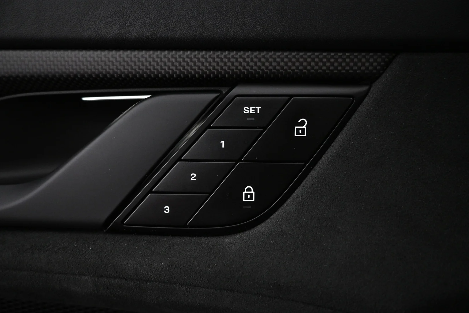 Car Image - 2hB1X8akEnLphRzzqEIpgk