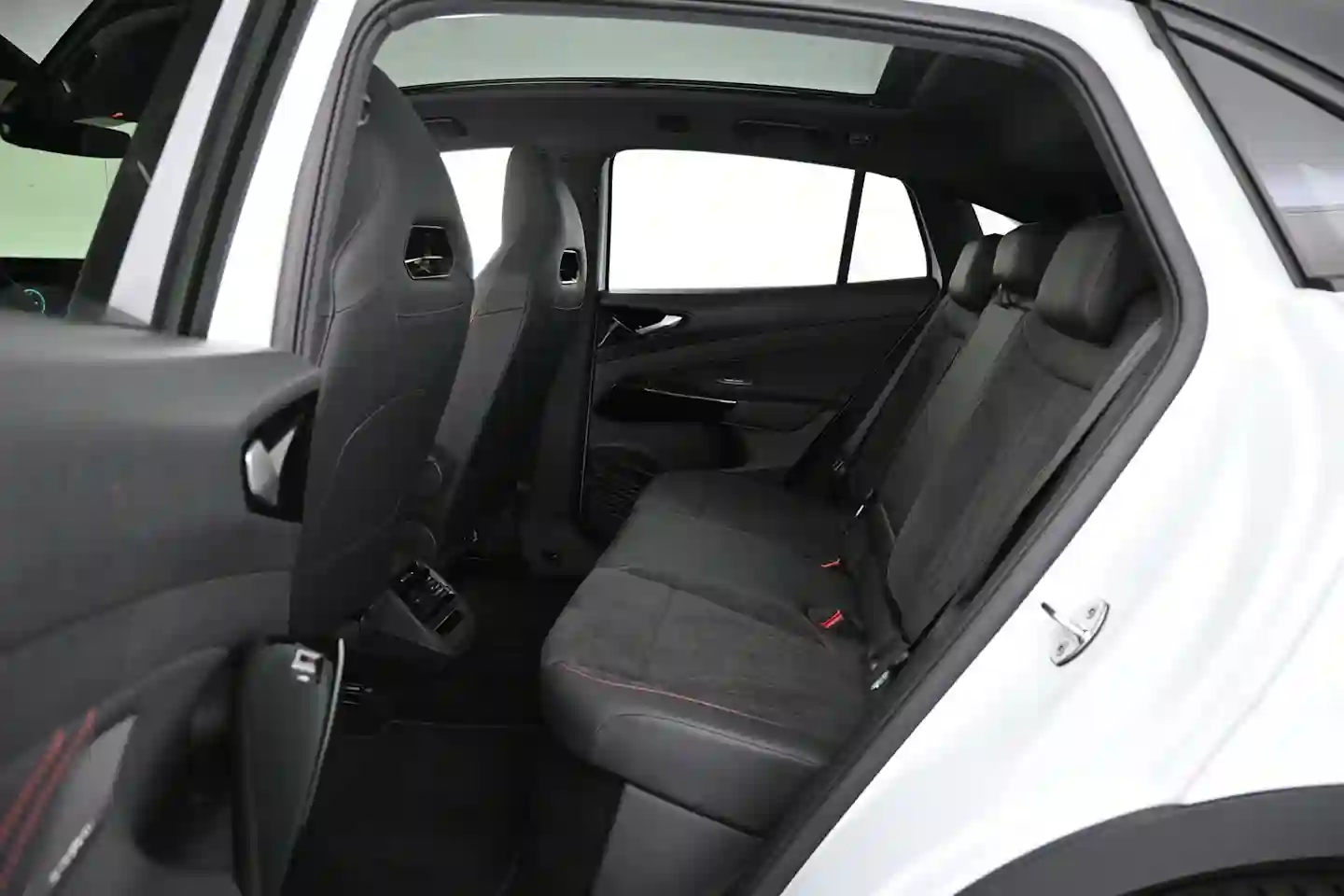 Car Image - IJkZa1Dd3LArWRJqHHel5