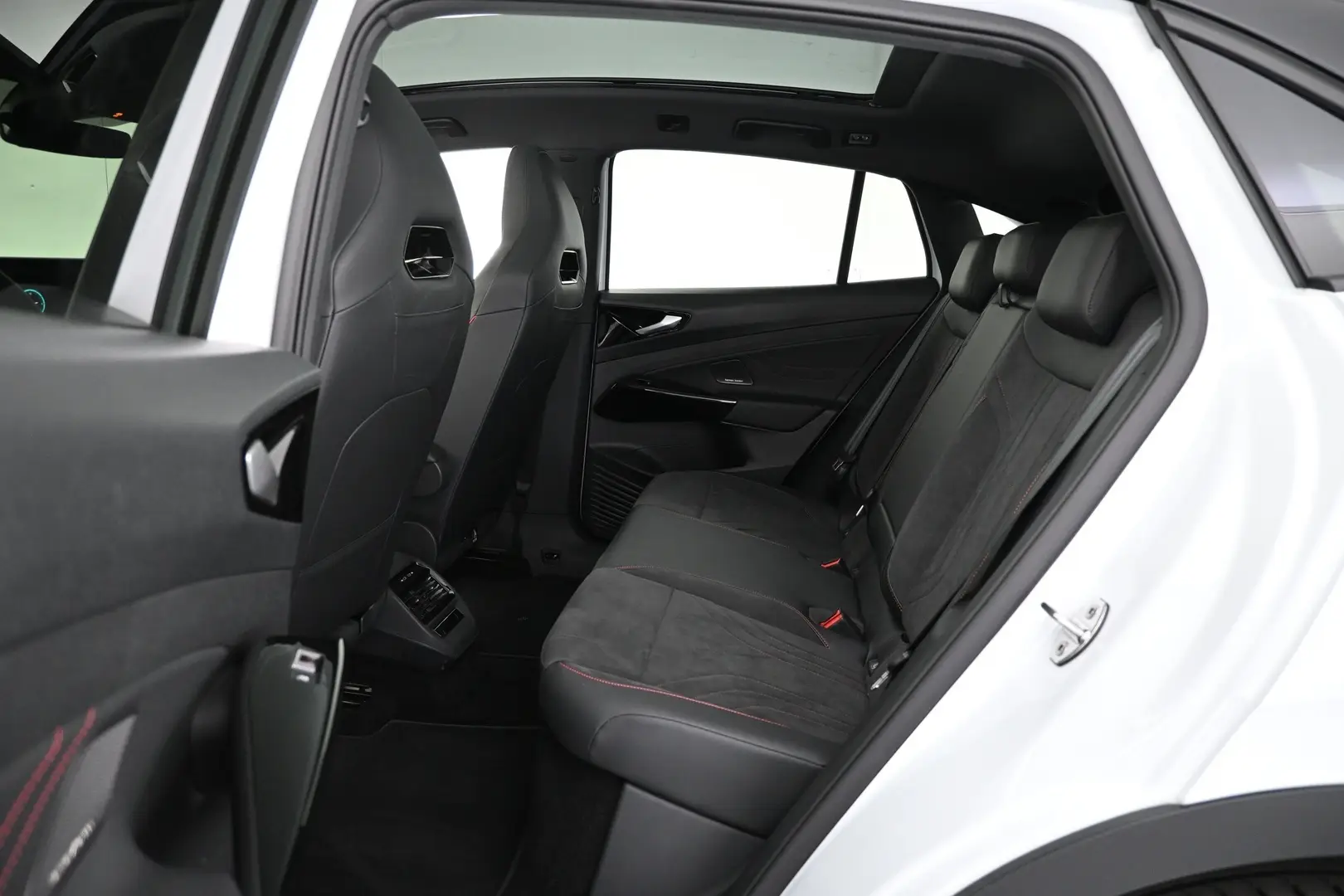 Car Image - IJkZa1Dd3LArWRJqHHel5