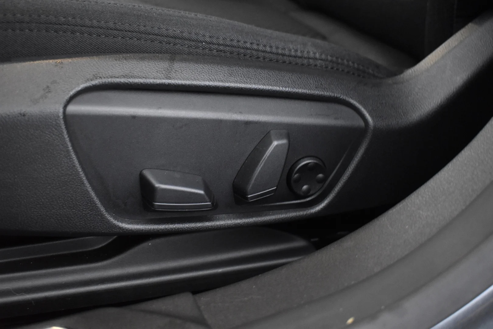 Car Image - 4cJgR3kpMLMRq0reUd3NAg