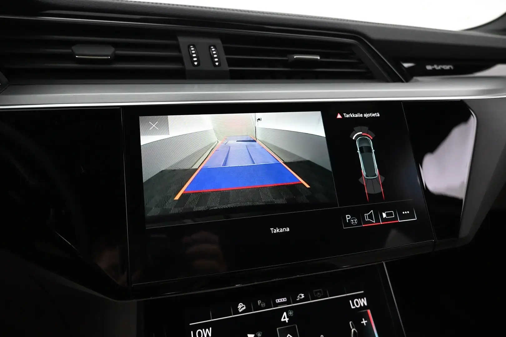 Car Image - 374CIl4GnTDsLr9HBTC0RS