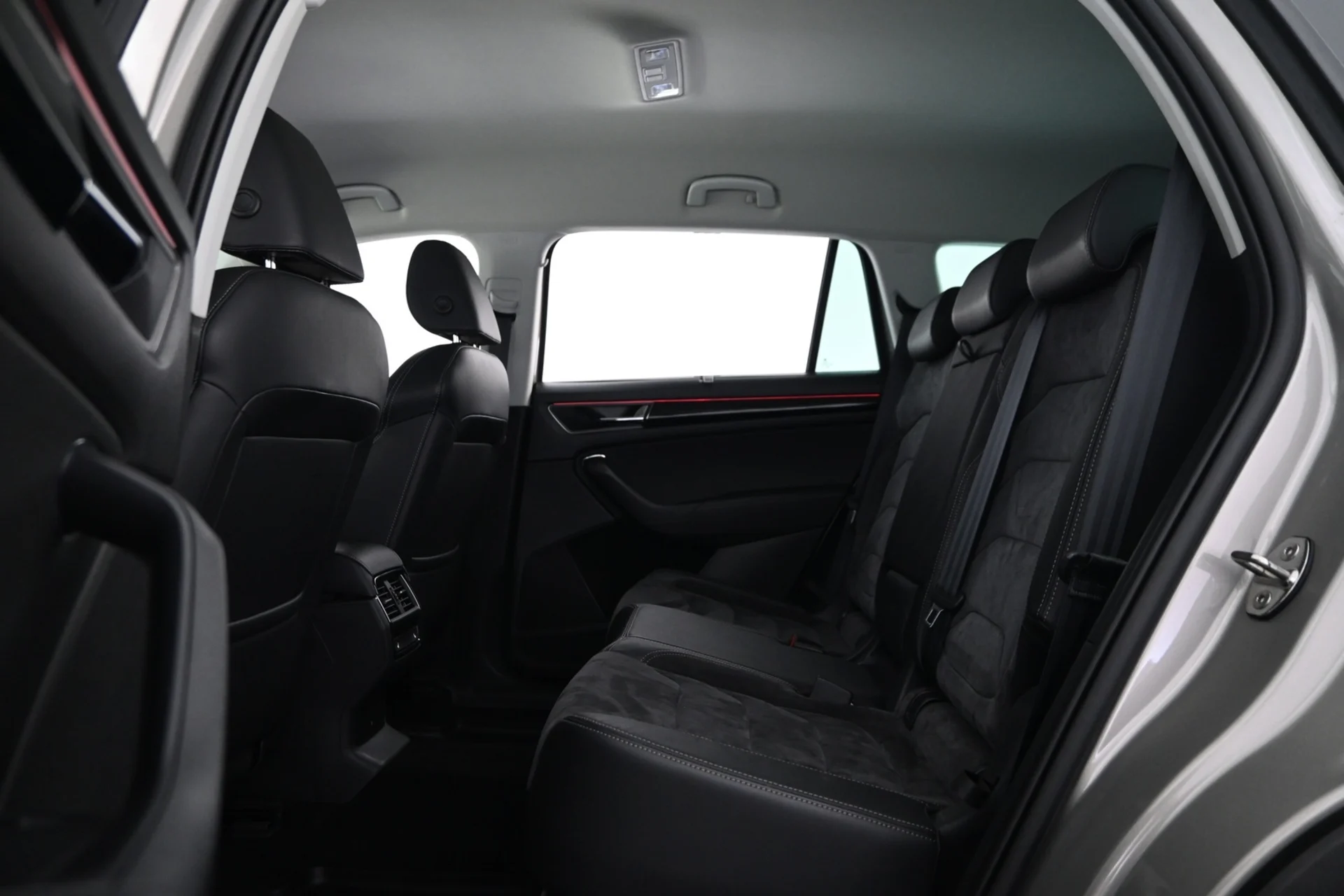 Car Image - 3SoY7u4VcKUvuY8ORQyNC6