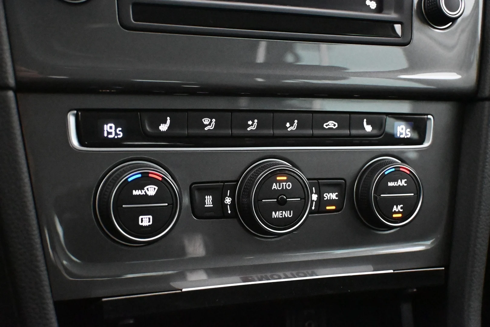 Car Image - 2M7NL4gGvL4wyfDjOTTXE1