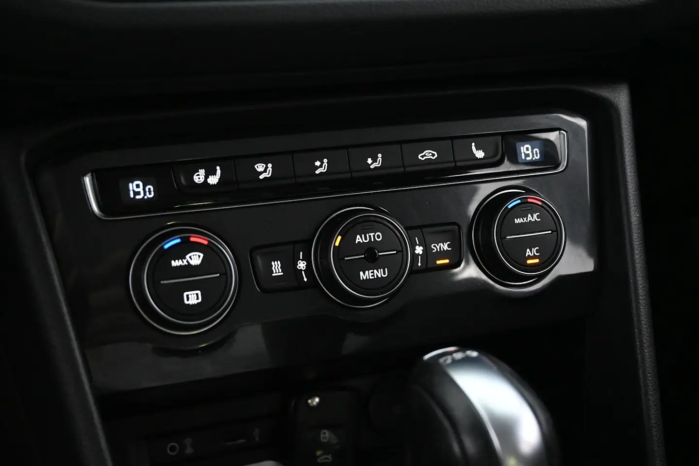 Car Image - 7JBRSnC2MQgP6xfamZeV2X