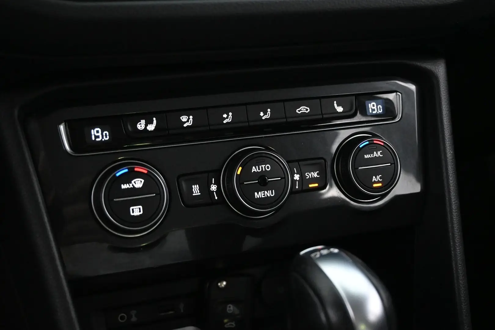 Car Image - 7JBRSnC2MQgP6xfamZeV2X