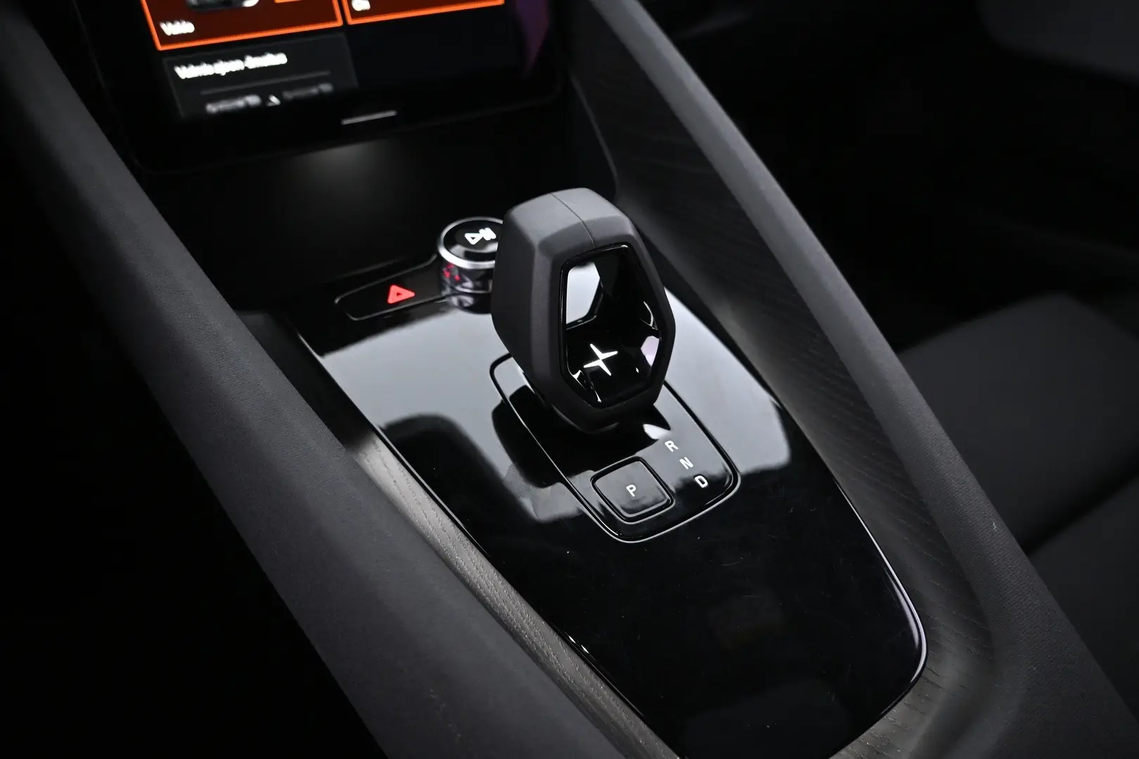 Car Image - 5oXcOeZqFJtm5gCFE43gOi