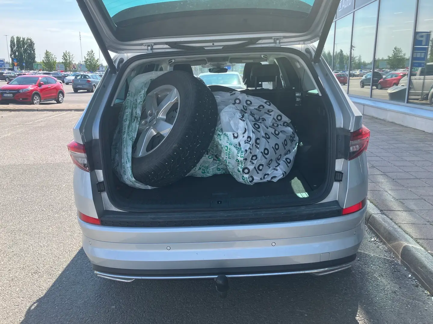 Car Image - 5VdyzFH4CSPbesuXG6v54a