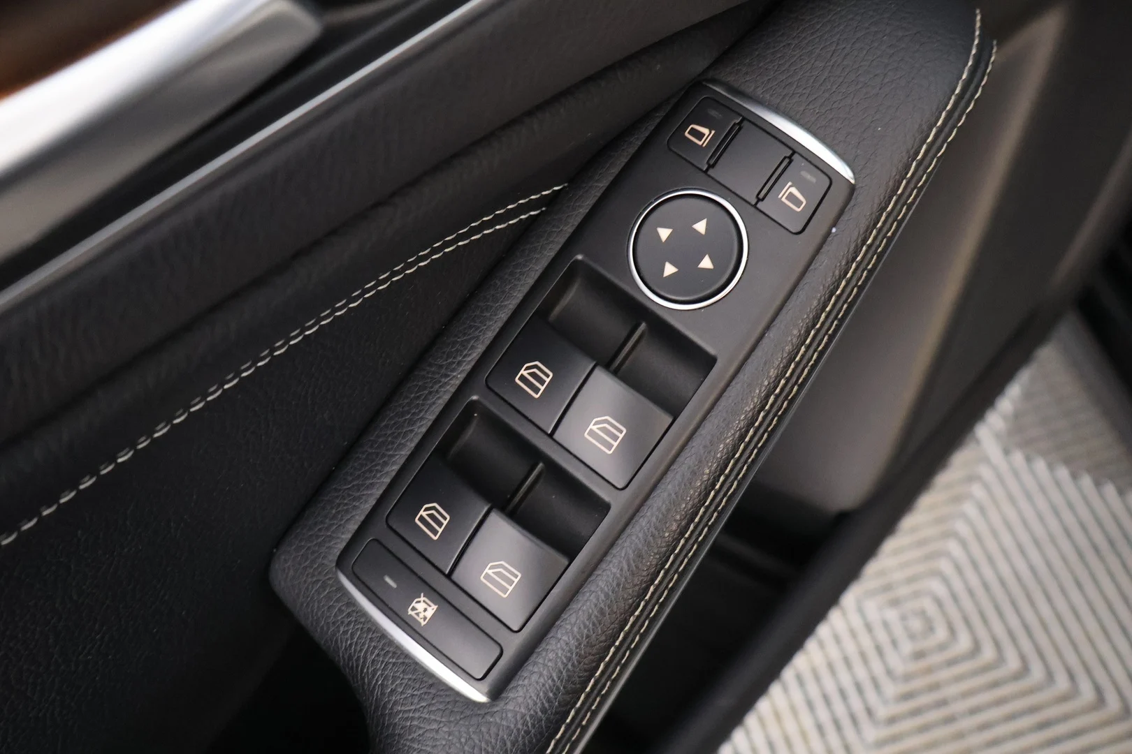 Car Image - 4EOeFlVwTrnPWrHLPXLN25