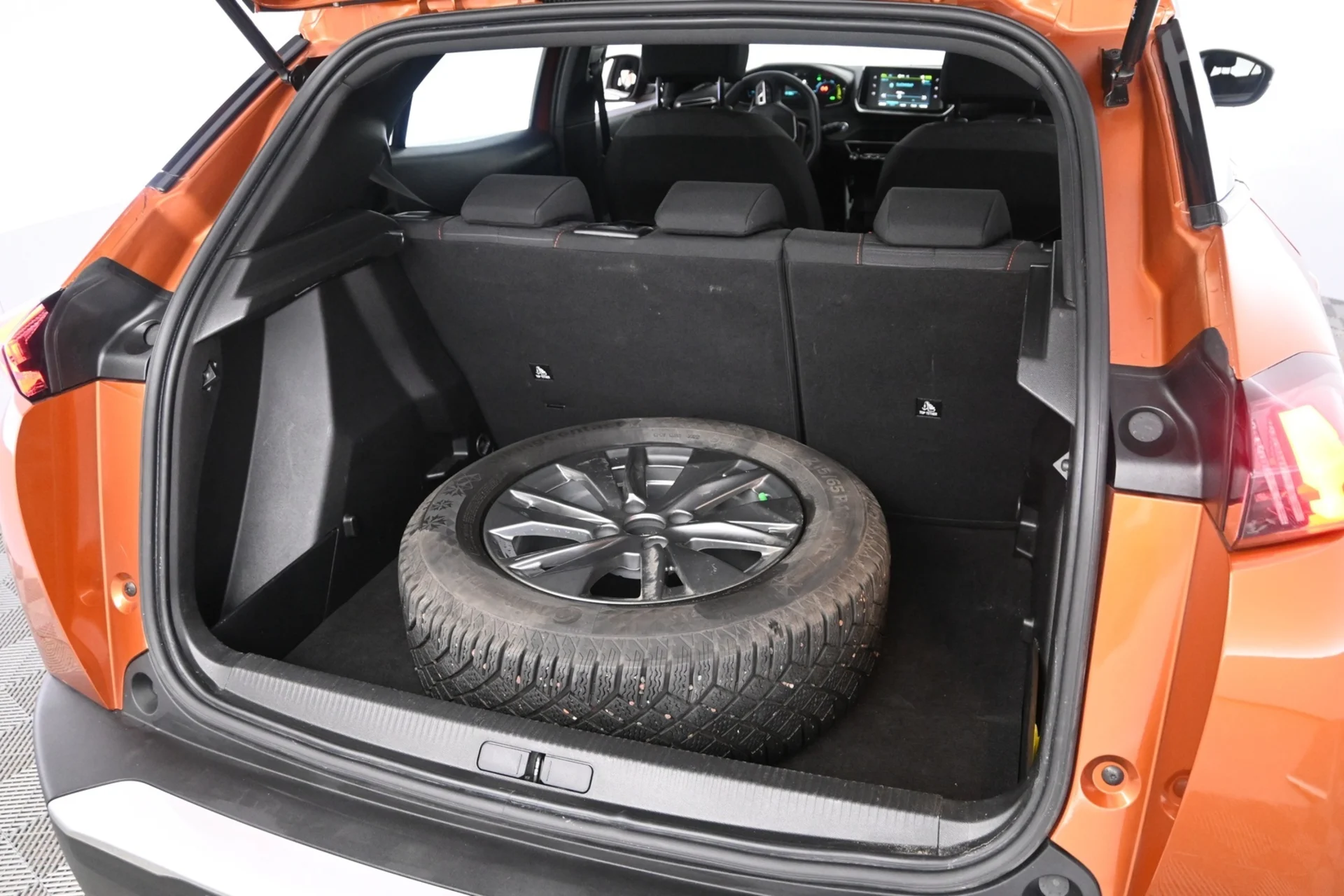 Car Image - C3cFoWB1rRerDy2MtCbPD