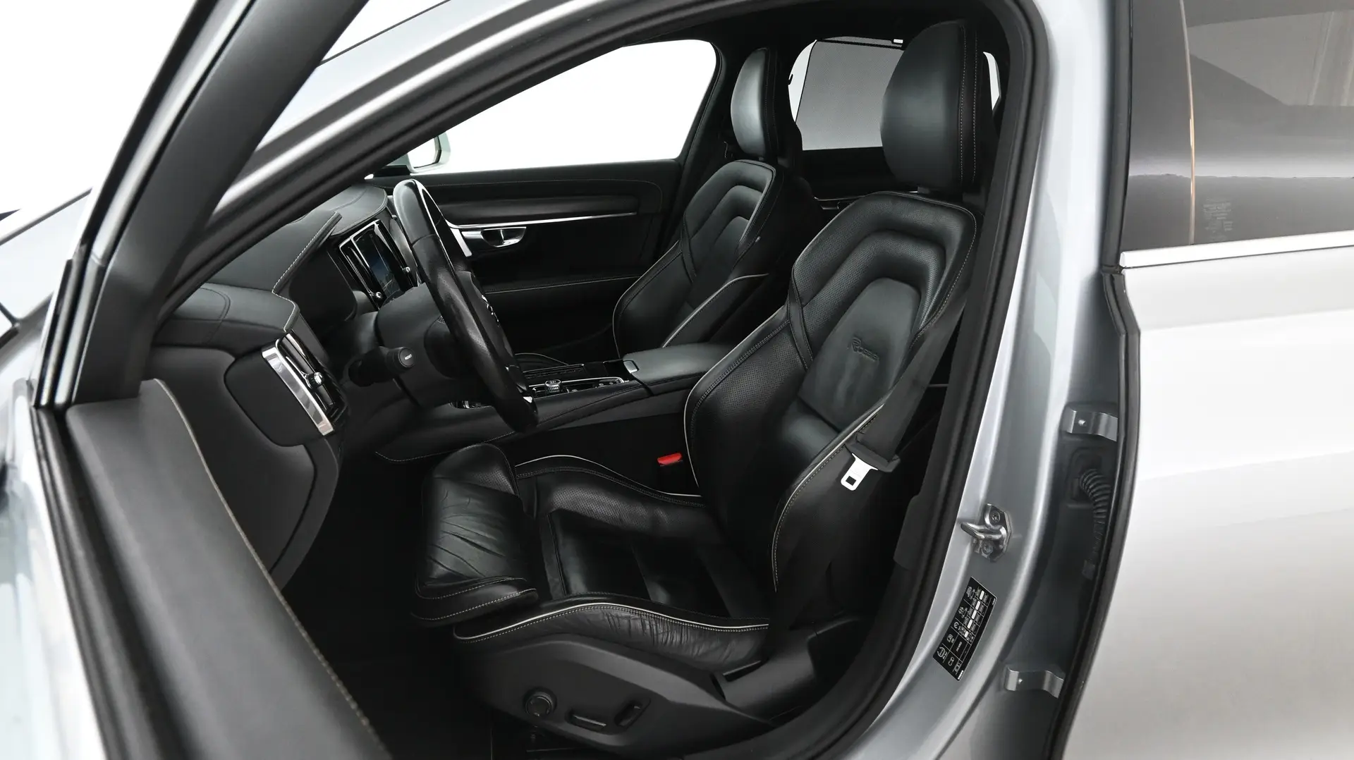 Car Image - GiMbuYobyxQC3NUb0mGVy