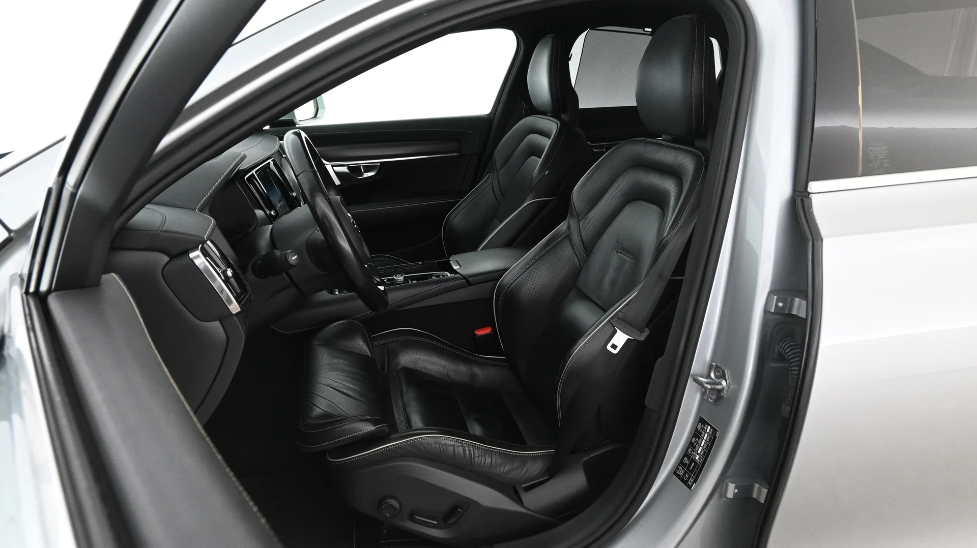 Car Image - GiMbuYobyxQC3NUb0mGVy