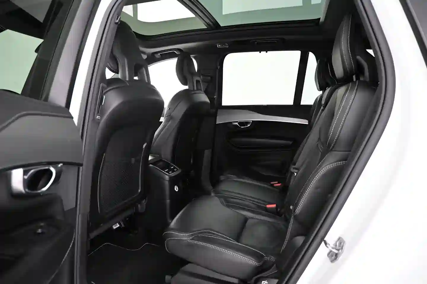 Car Image - 3vTpLUO9CXhuJhwWhlcQRe