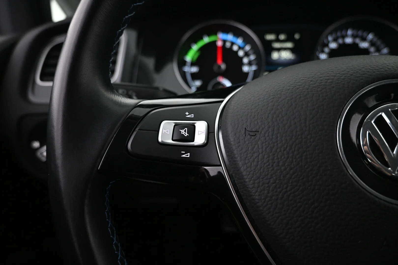 Car Image - 6KiEBD2HOeGFTjQPnIYT7i