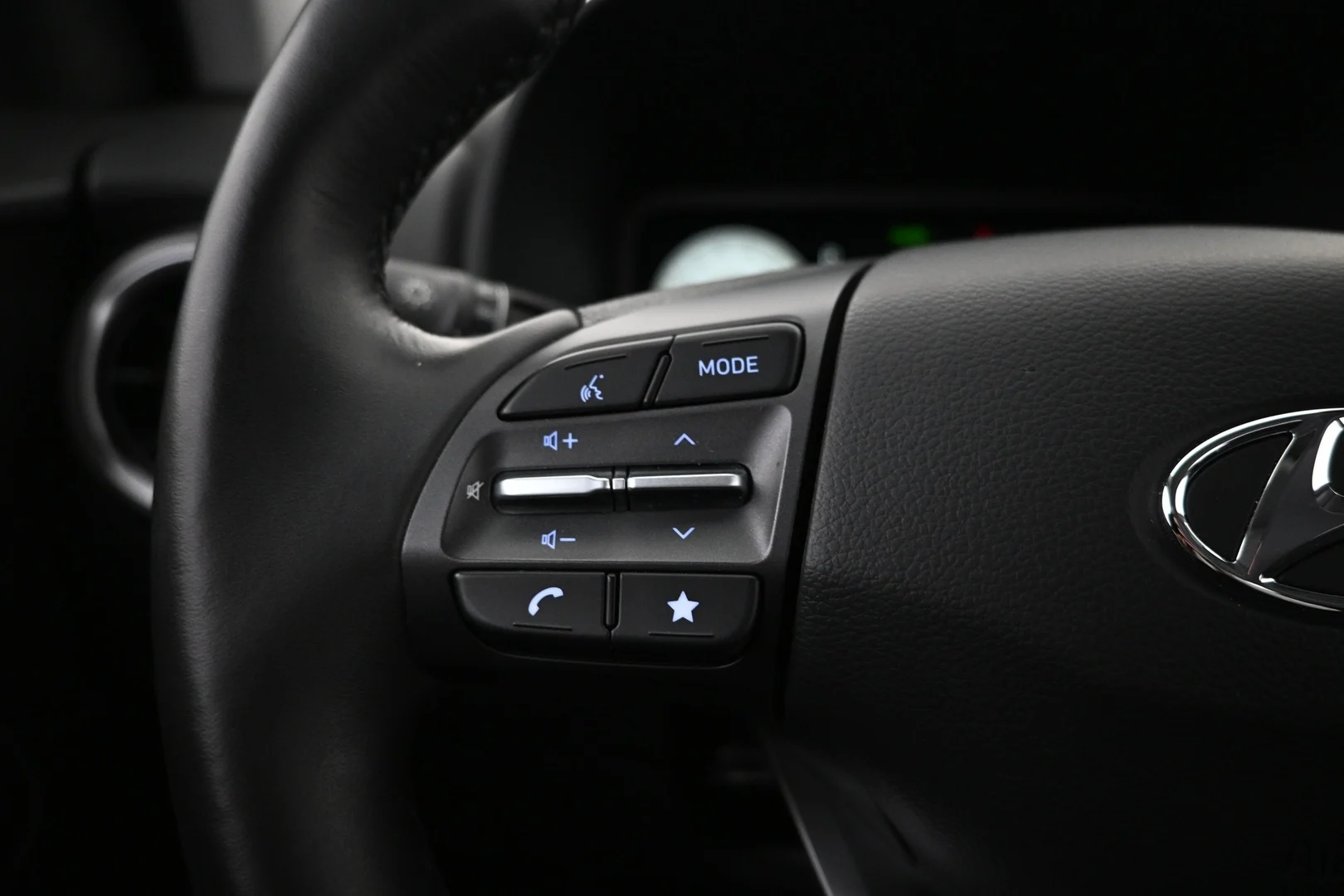 Car Image - 4sR4fbSn7uHkdHiFiIviIb