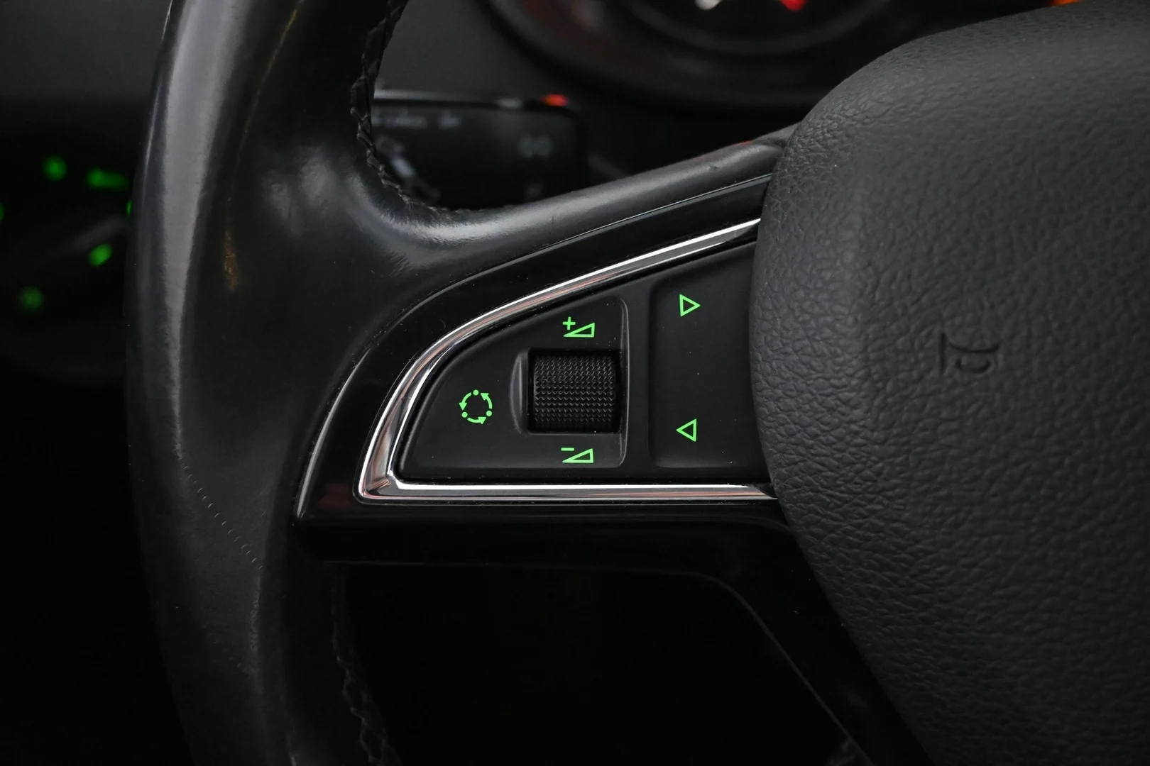 Car Image - 63QWKhyOR99r1KpbvjrjHJ