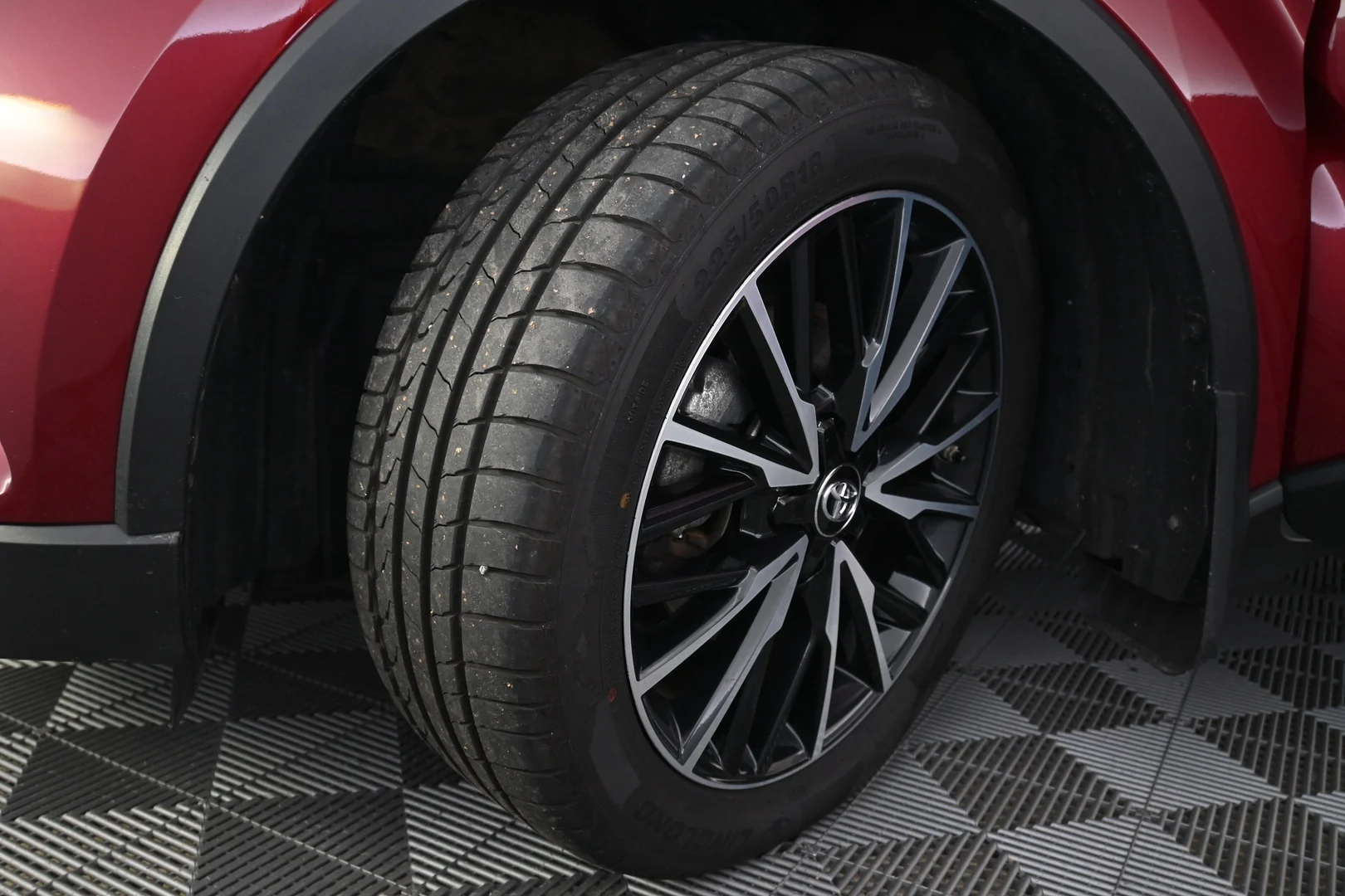 Car Image - 6u5OeqXuWomeM6A2e4Kpwl