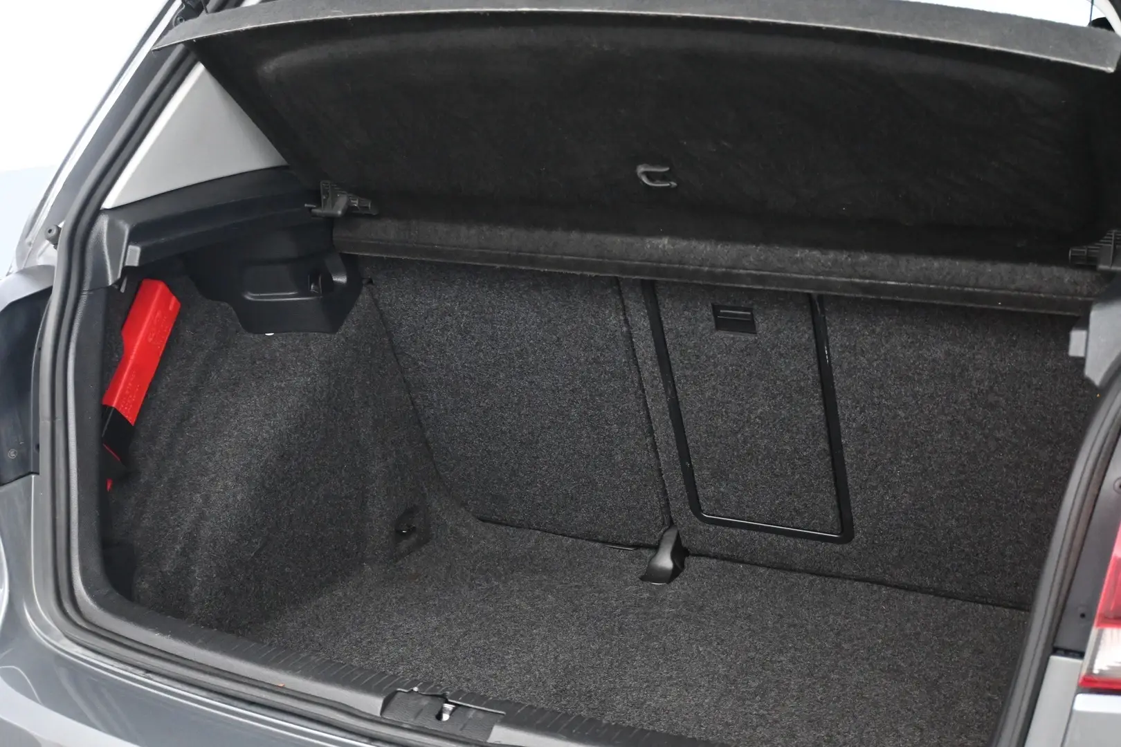 Car Image - 1RHrr6IdQq6AT0oHzhn2os