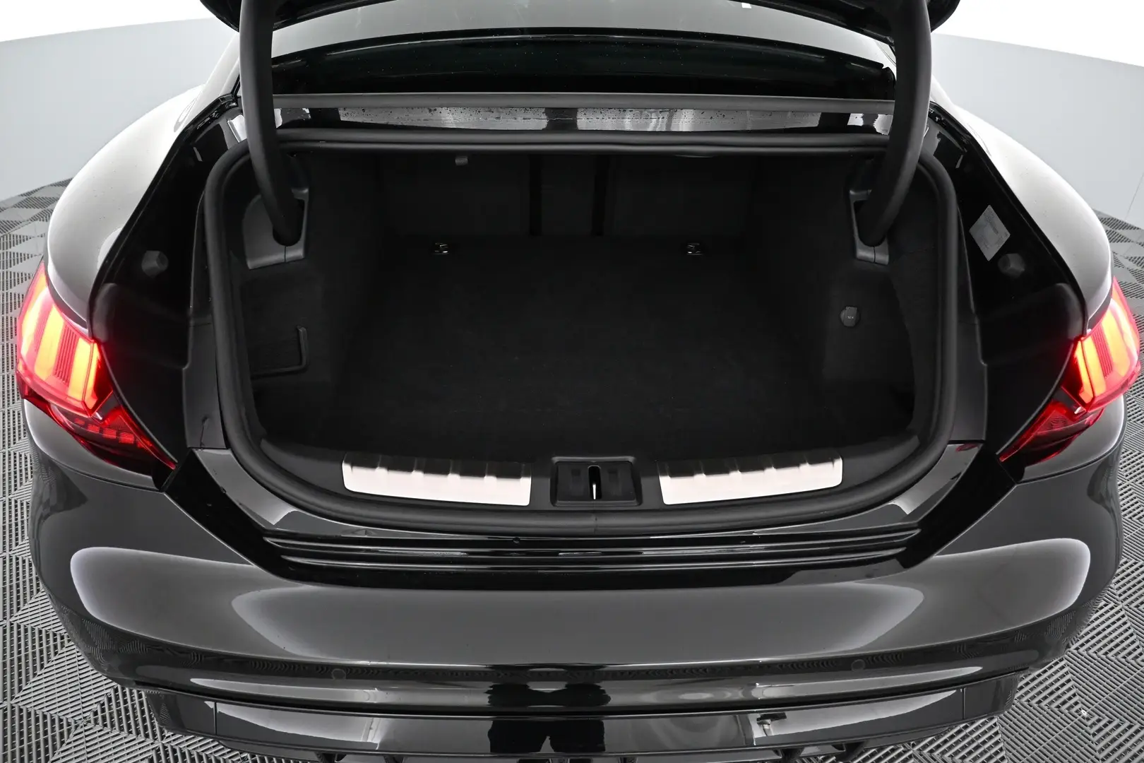 Car Image - 3lFU9XgN3VsanjiuCGeTjp