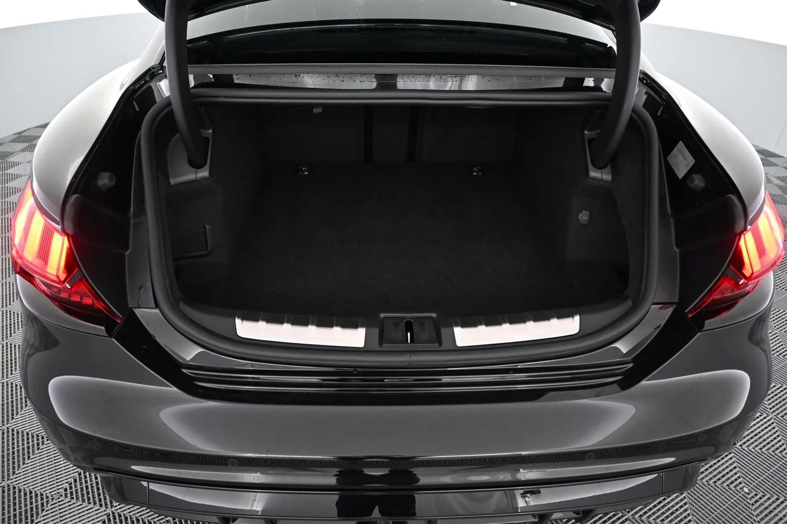 Car Image - 3lFU9XgN3VsanjiuCGeTjp