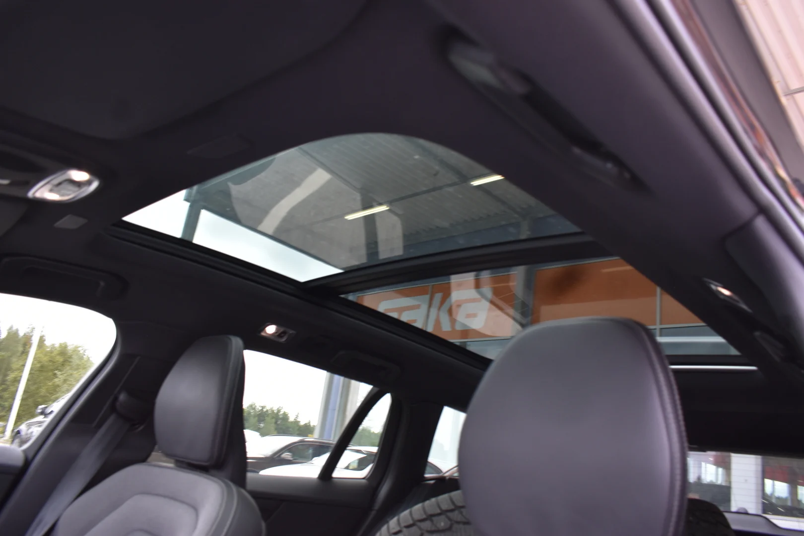 Car Image - 1POR9dBNkzv1jCWkgYZ0Op