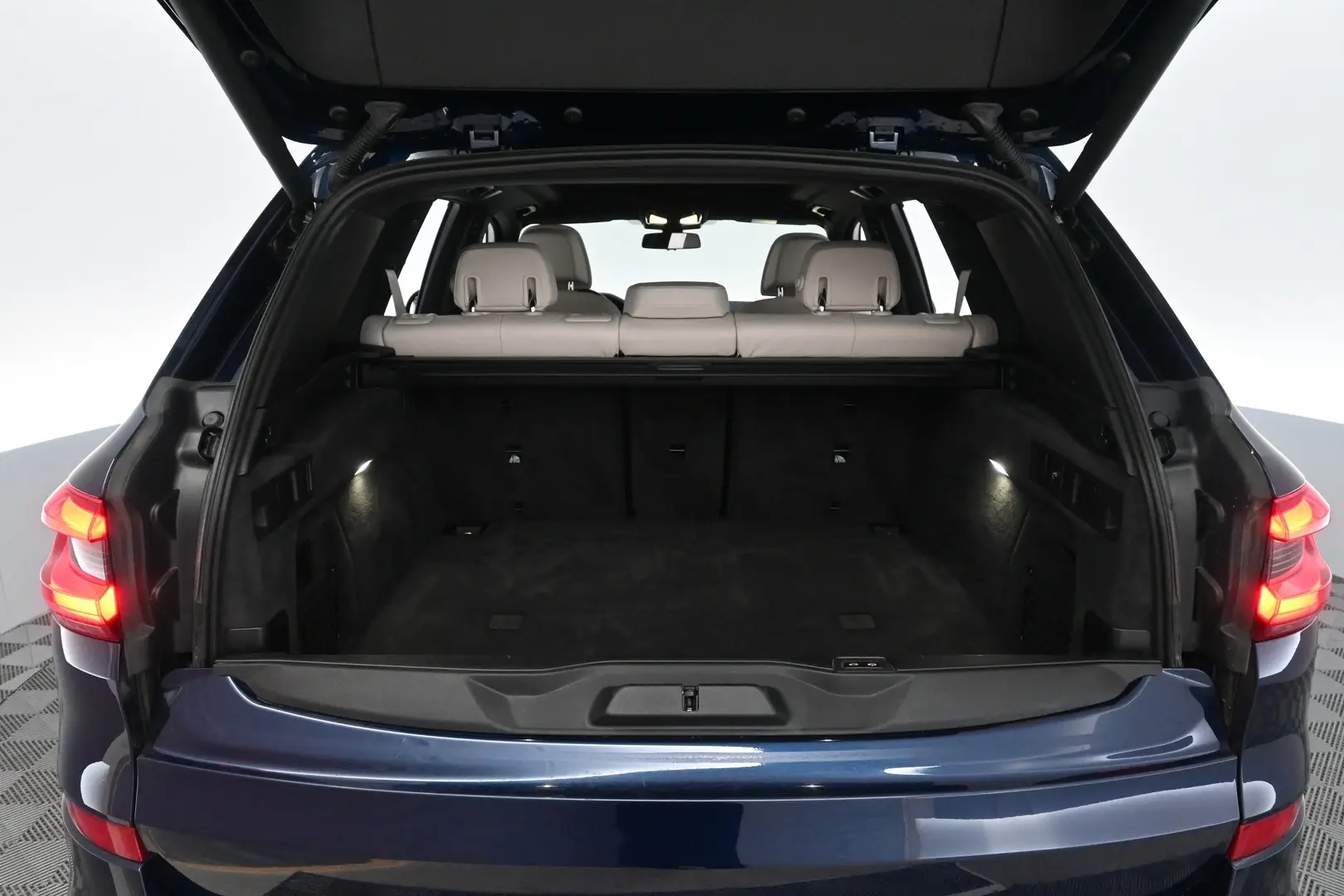 Car Image - 3z18sxEGfI2De7BUXTvgdJ