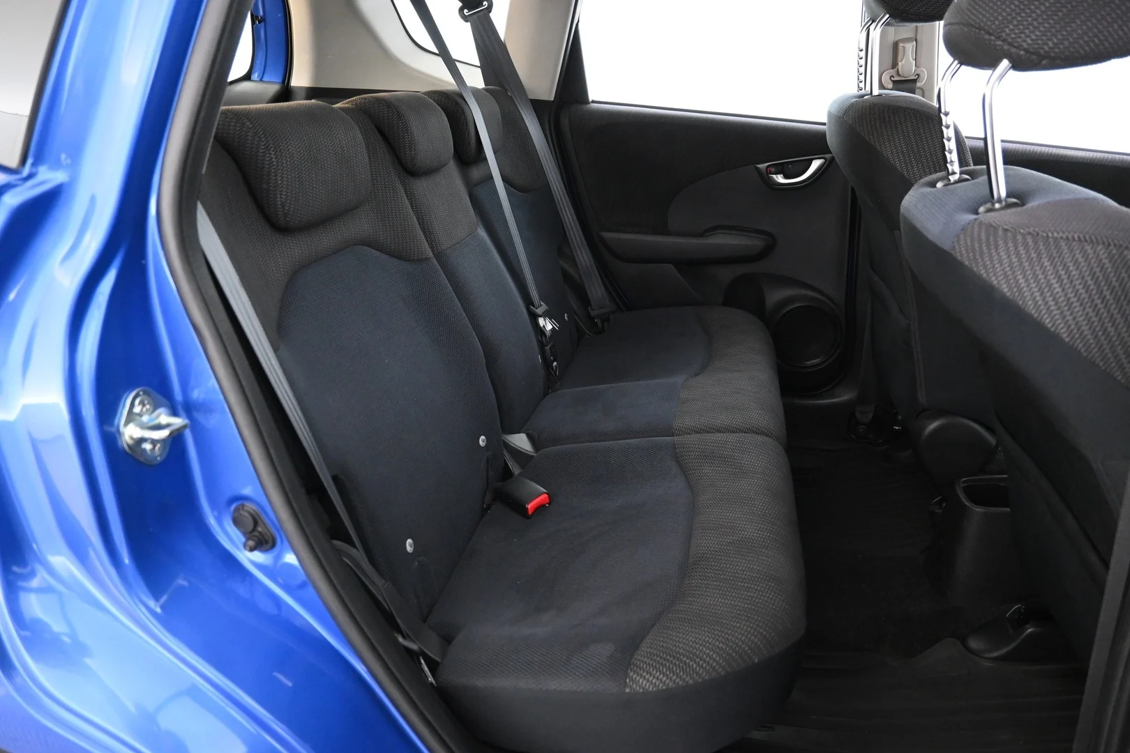 Car Image - gPUiYRVuDjMh27X383HN8