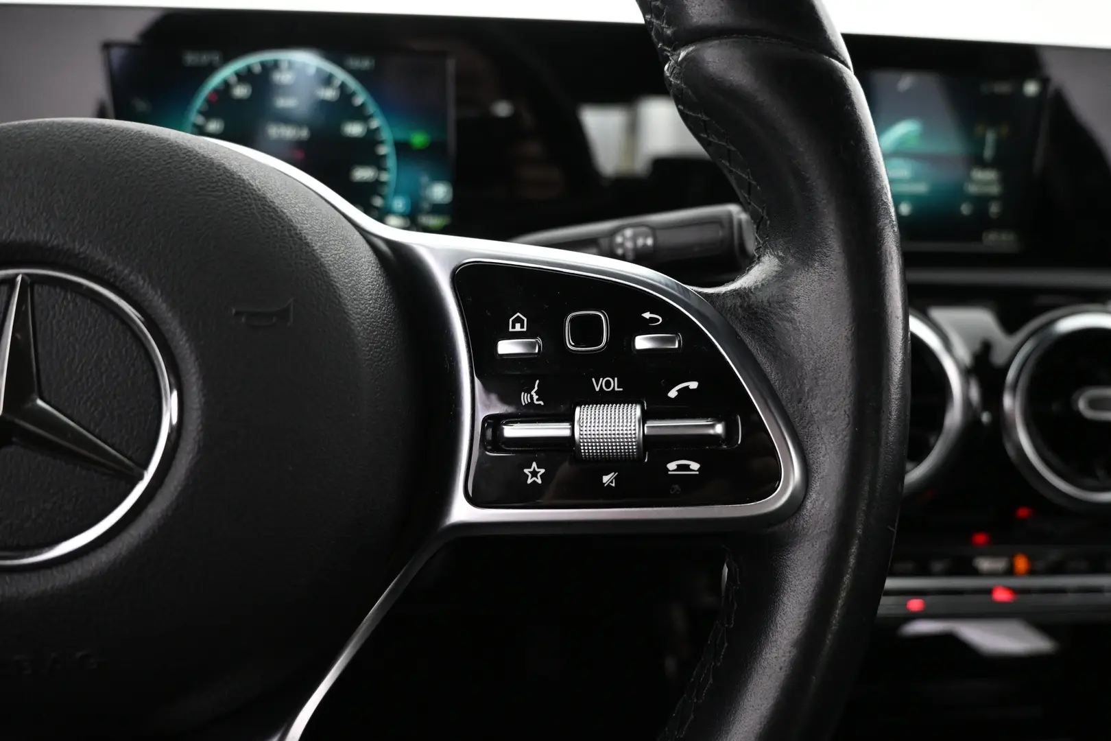 Car Image - 5k5m2pCO0tEfTdzJNTaC5K