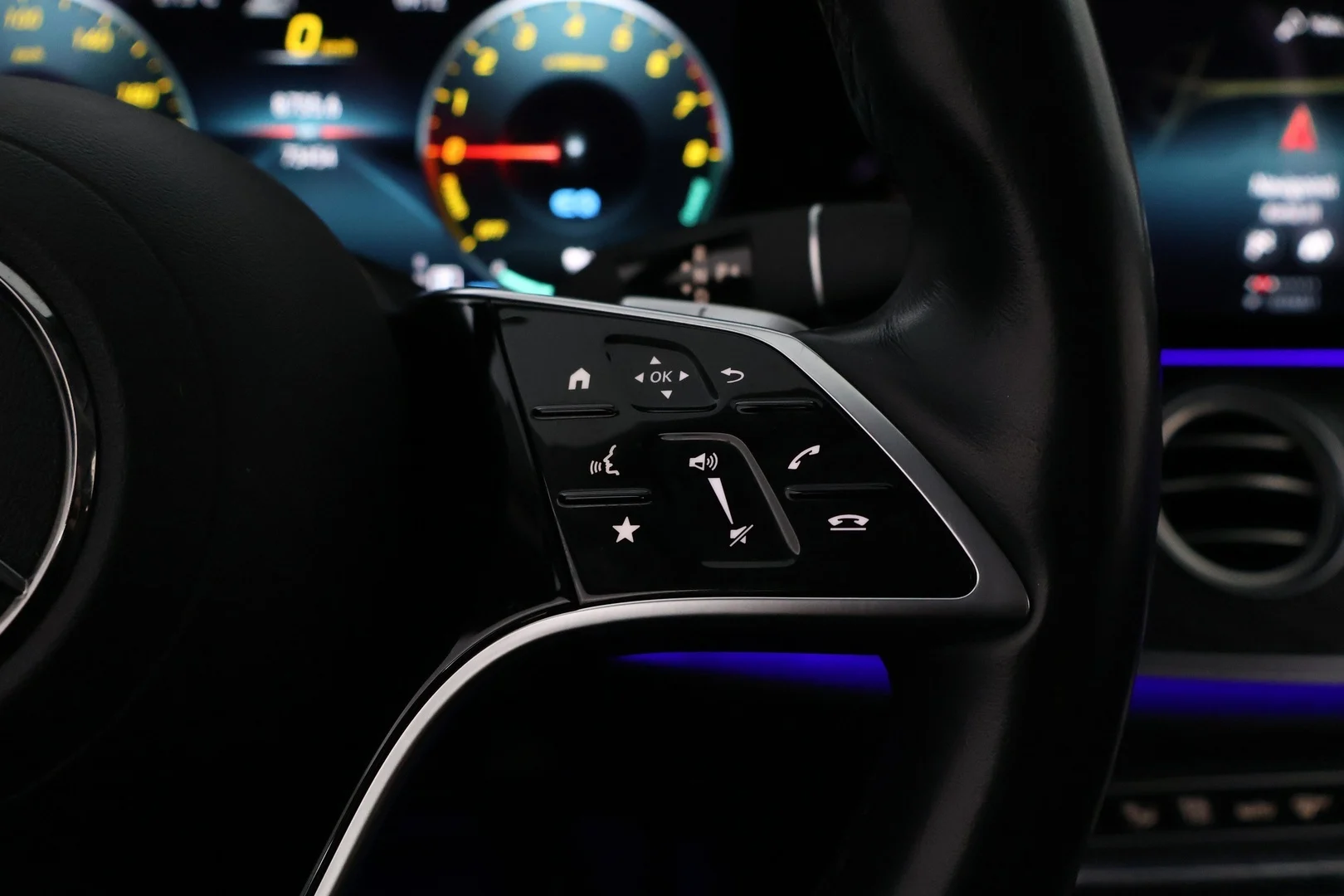 Car Image - 6dsheD4qdf7r1SccRR8xbn