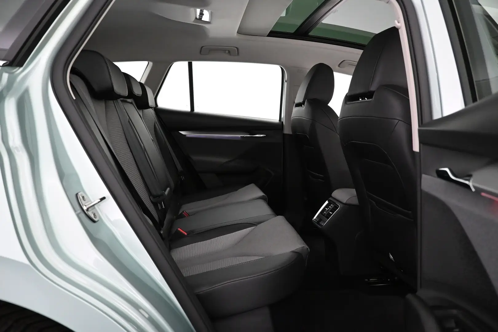 Car Image - 7MzbnbPtAYrf0dLPbhbbbn
