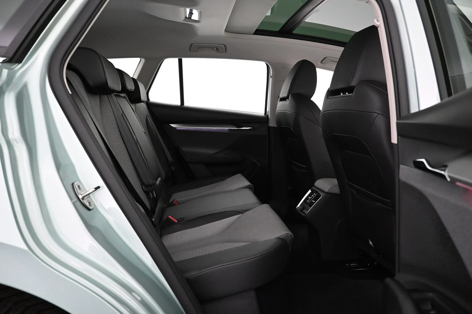 Car Image - 7MzbnbPtAYrf0dLPbhbbbn
