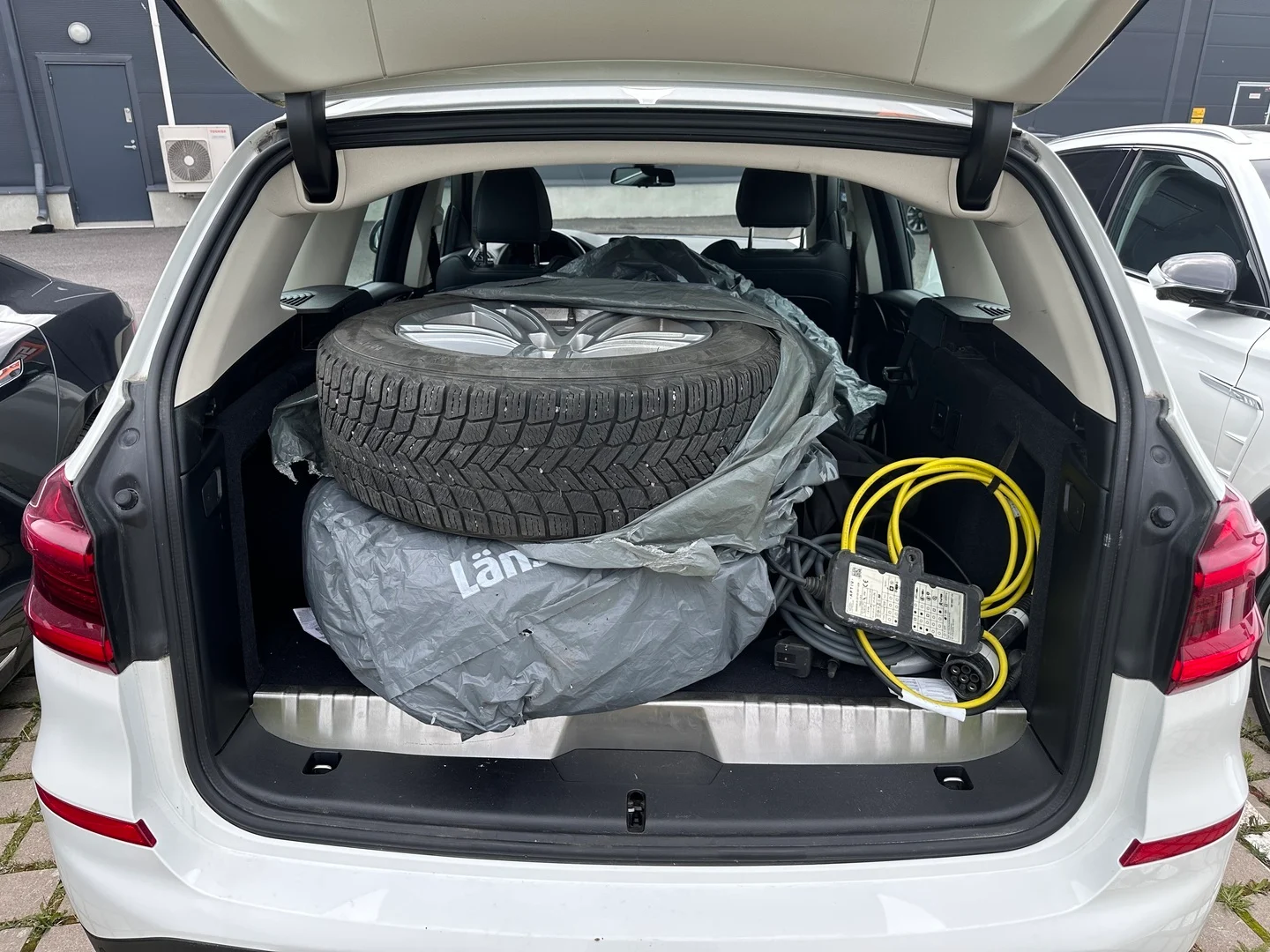 Car Image - 6JwqVHI8ejIK2a3Yksb47v