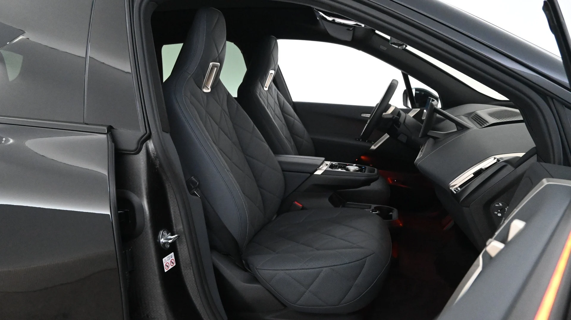 Car Image - 61uJwBNPFzUzAA30n83dXB