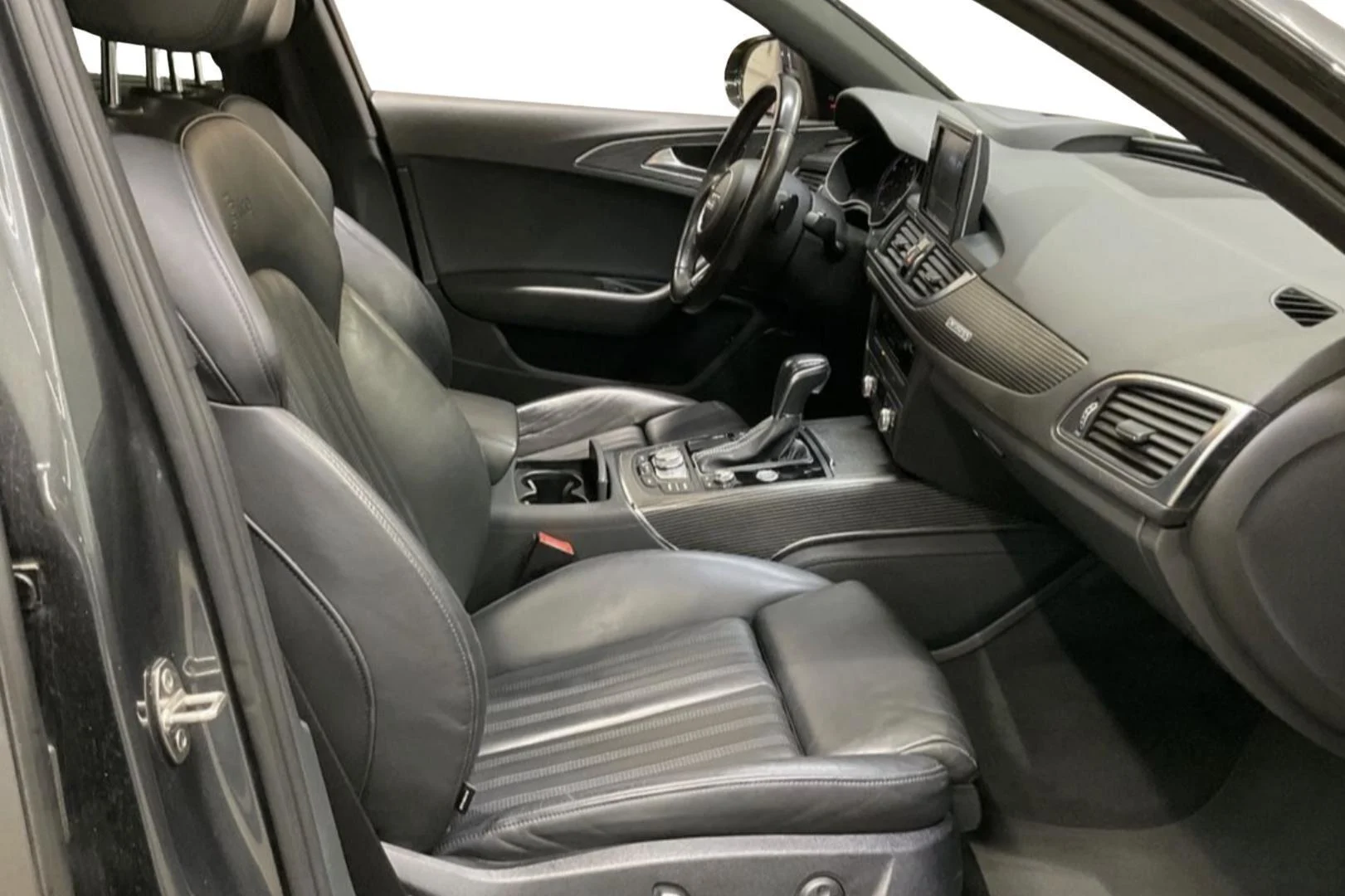 Car Image - 31K9GqDOnnVfYvjOLTpkCB