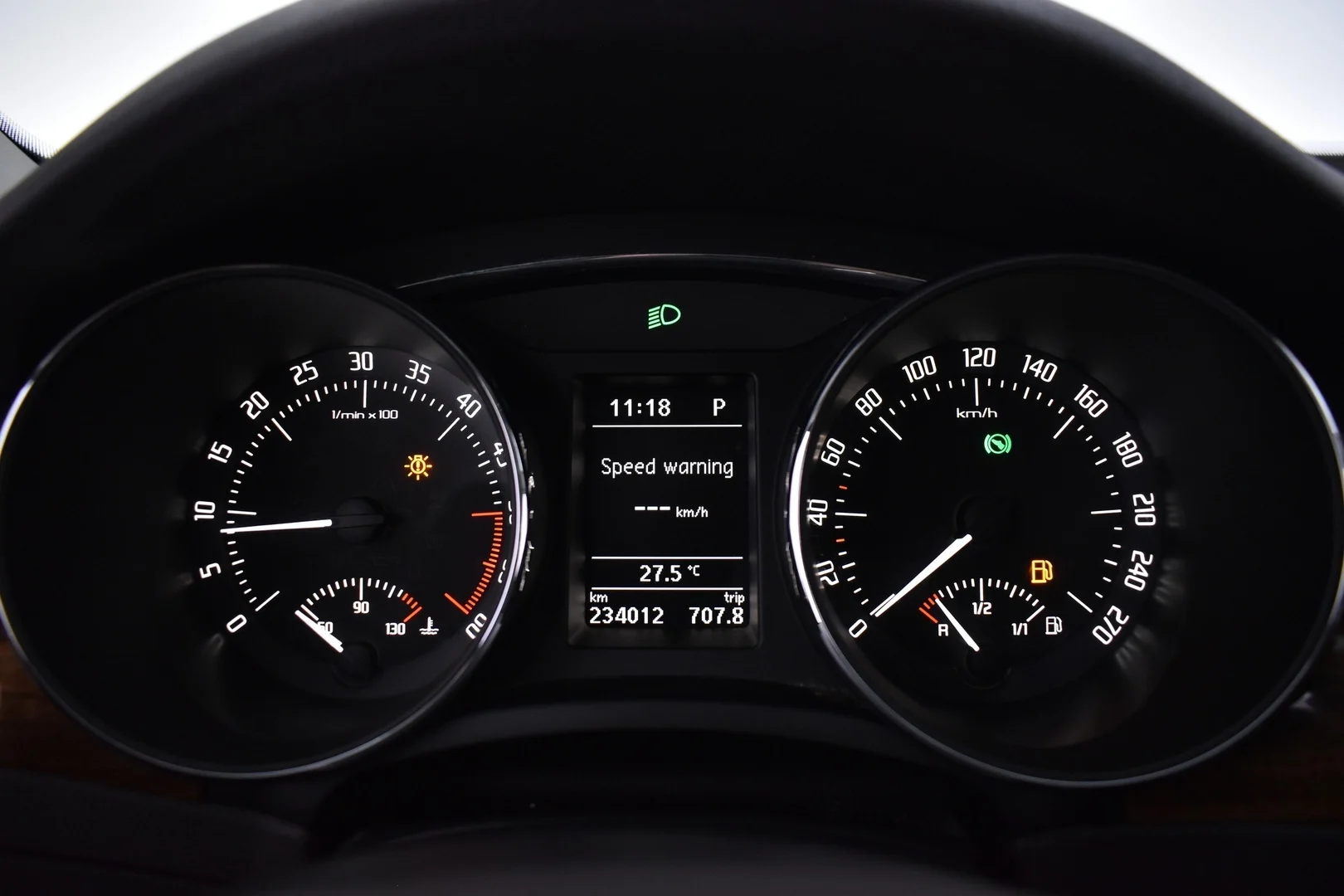 Car Image - MS4iWvbiEdivxwB4uEoip