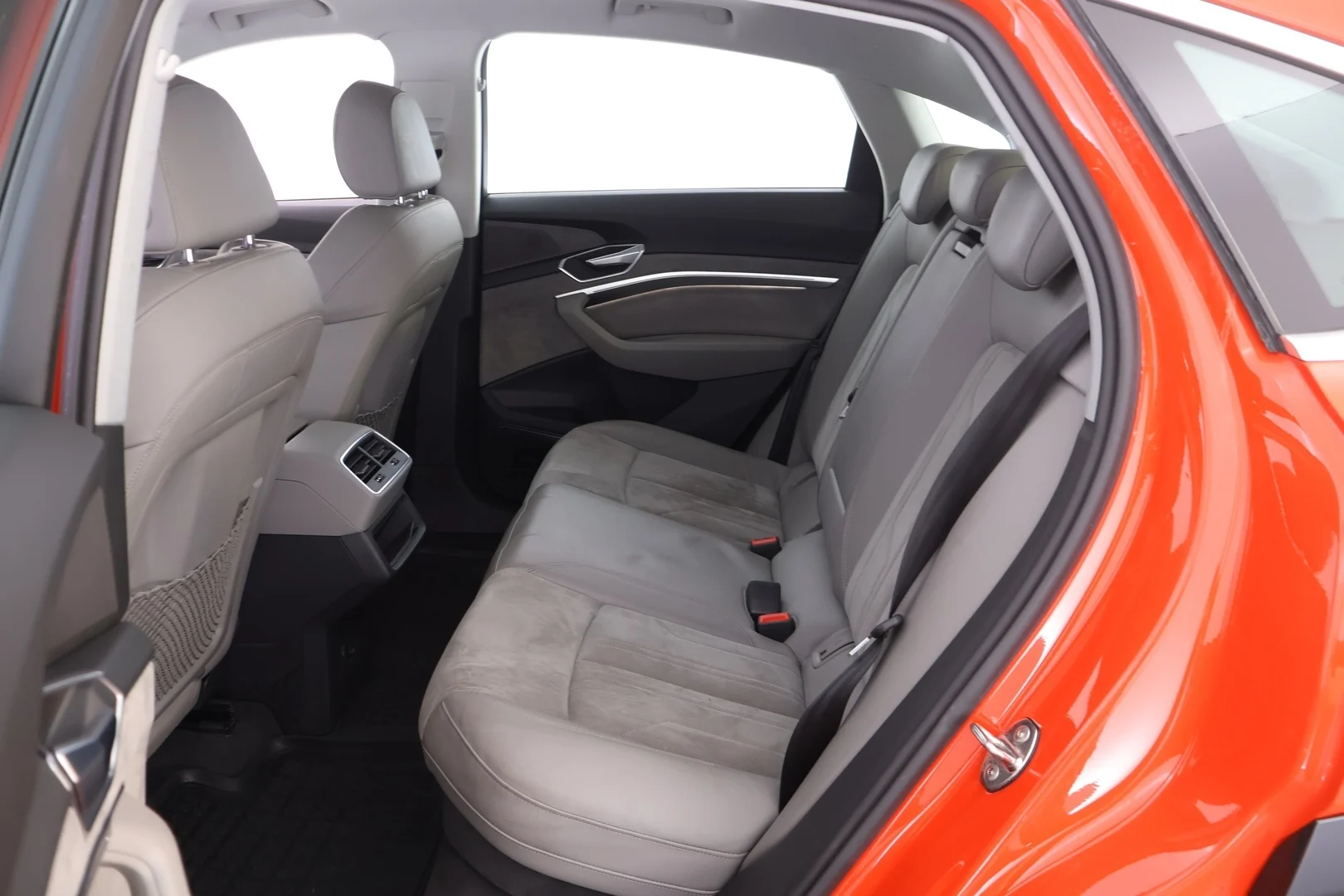 Car Image - 6wr2iBXAHWuDkaLfhqpPUd