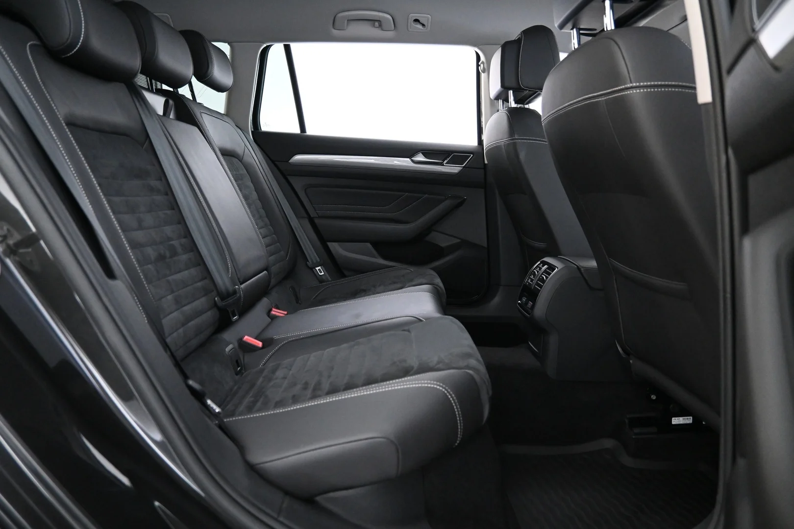 Car Image - 2q1WqLVp3qO2wru4aSn1Az