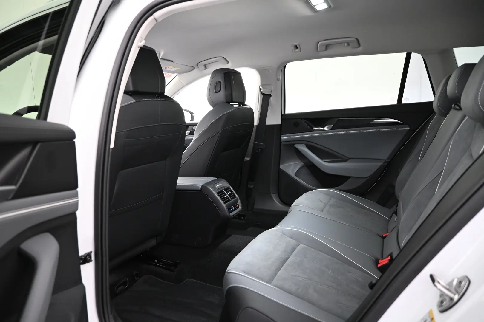 Car Image - 3Tc17S9oCoygshzjNyVB7z