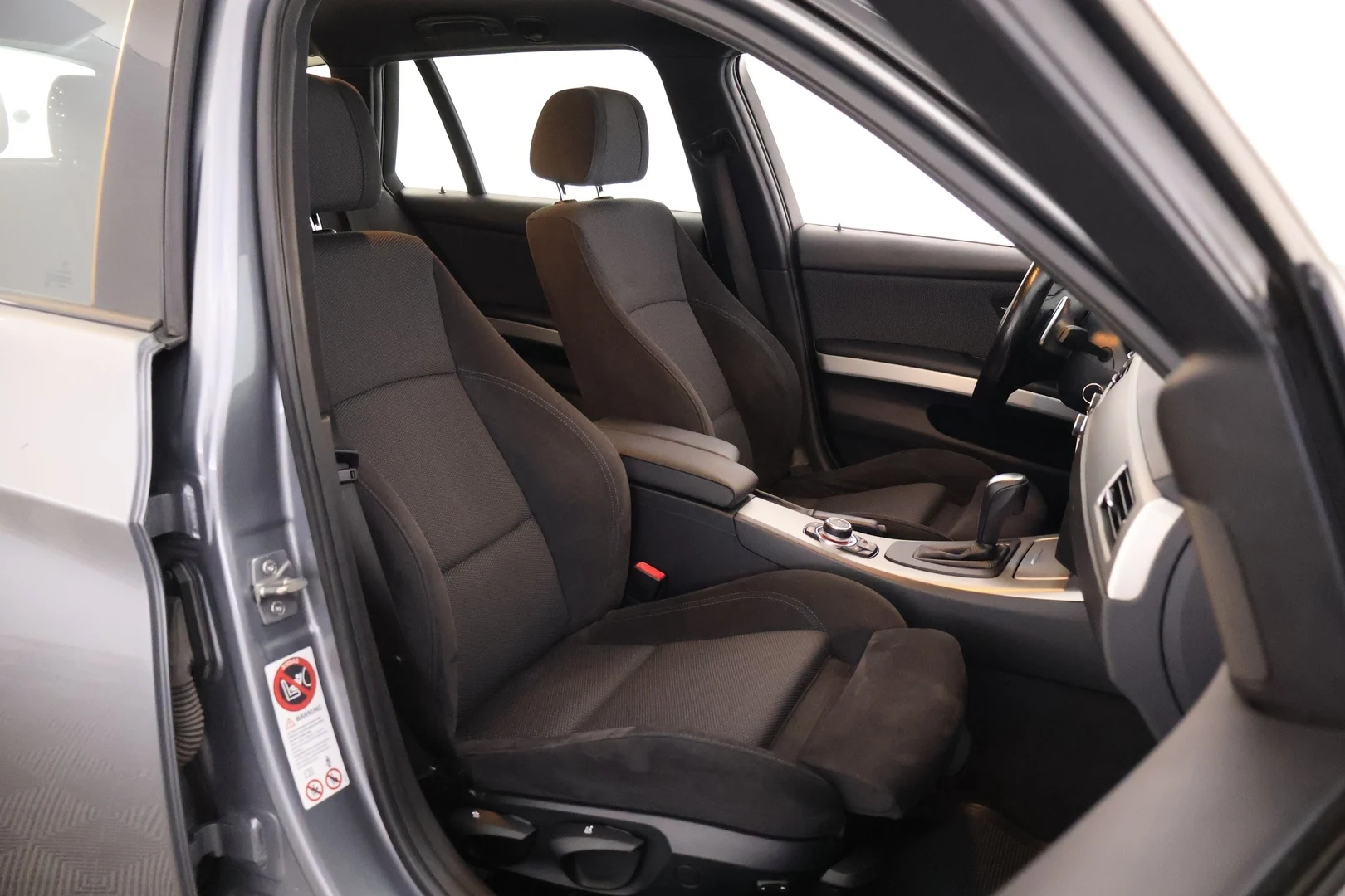 Car Image - 2cONL2B4aDjDndt3AzotN0