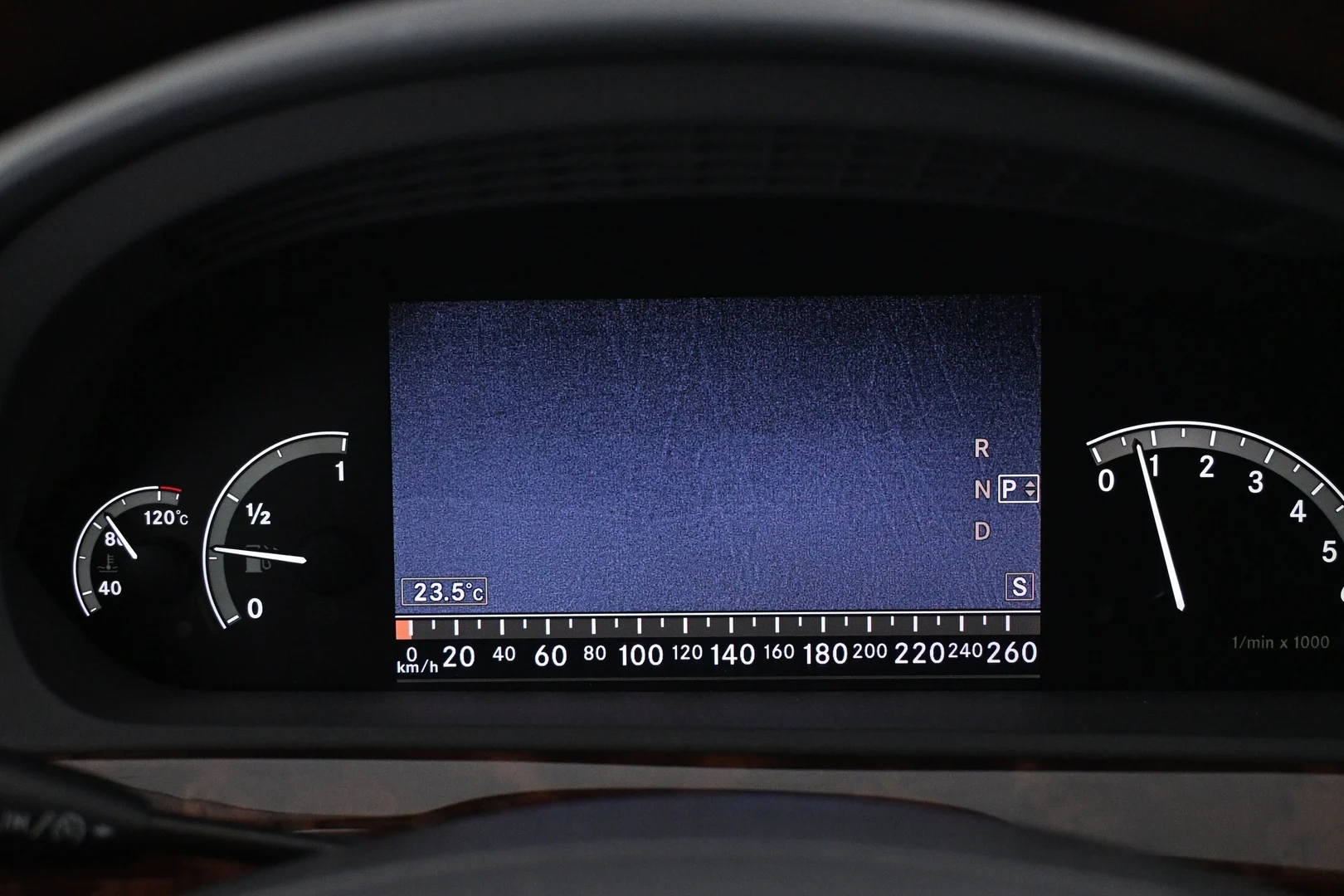Car Image - 7tEewDUunmshCVIjZRu5lO