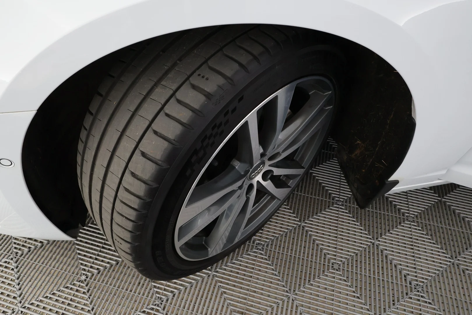 Car Image - JCFGhRlfQcGLBOLHjttXm