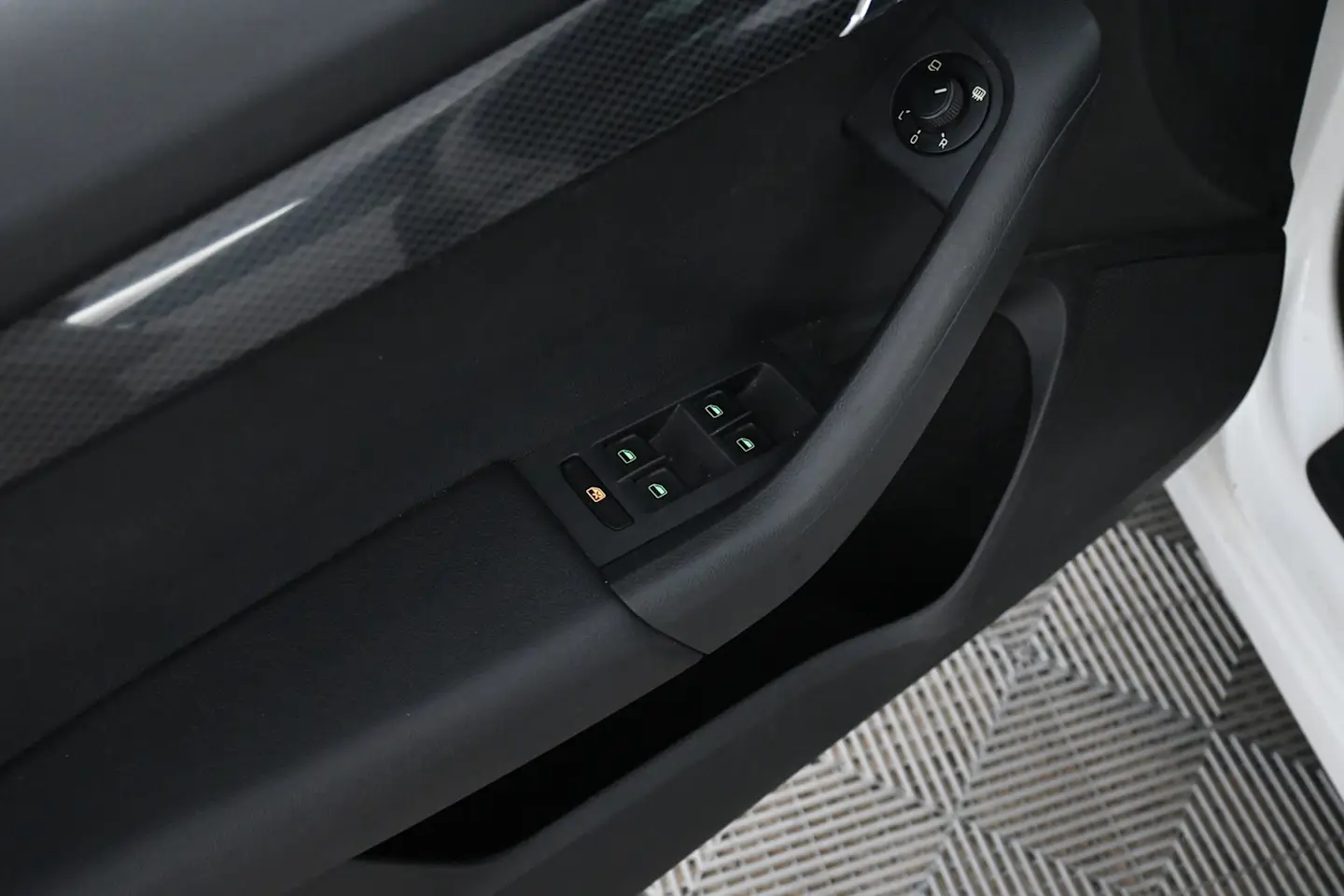 Car Image - 1T04xKyhGlU4G5fKkyKphJ