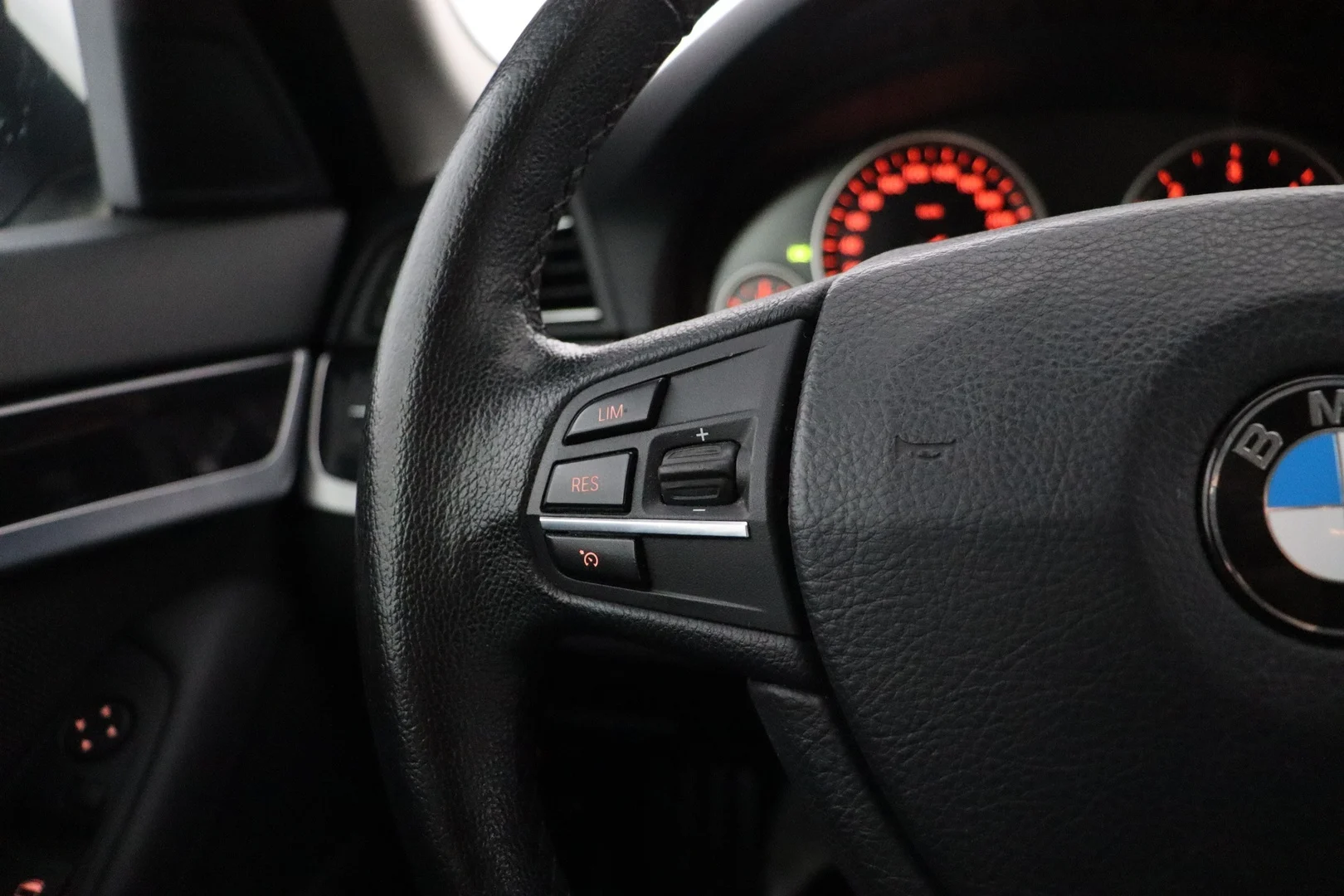 Car Image - 7LUTwJHigSJiHn3vPLKY35