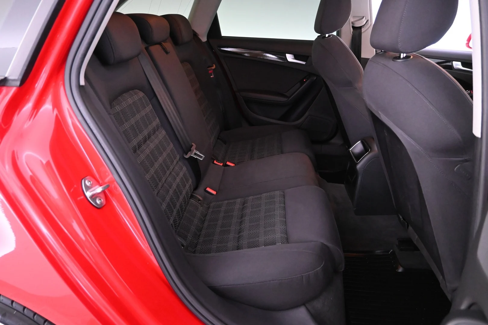 Car Image - 6NqHL4N51Ri5IJFAL33dp7