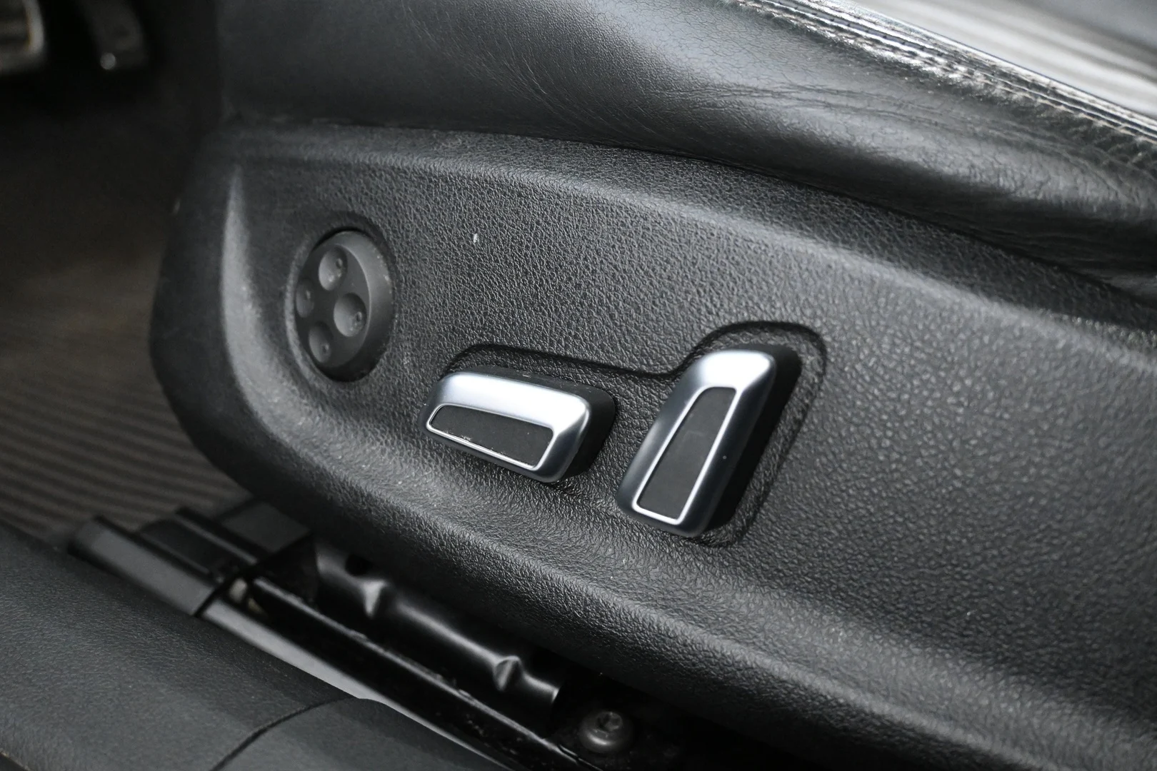 Car Image - 4MRR1QX5nBYBmeeujK2YLG